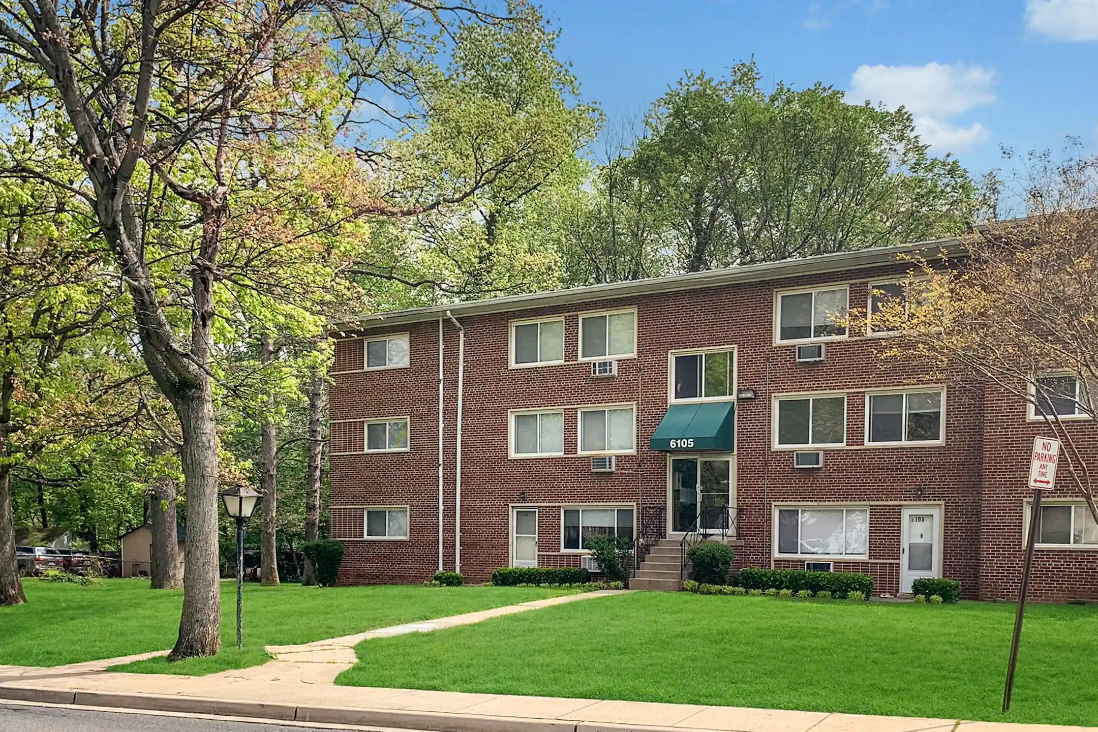 Building - Queensbury Park/Oliver Gardens - Hyattsville, MD