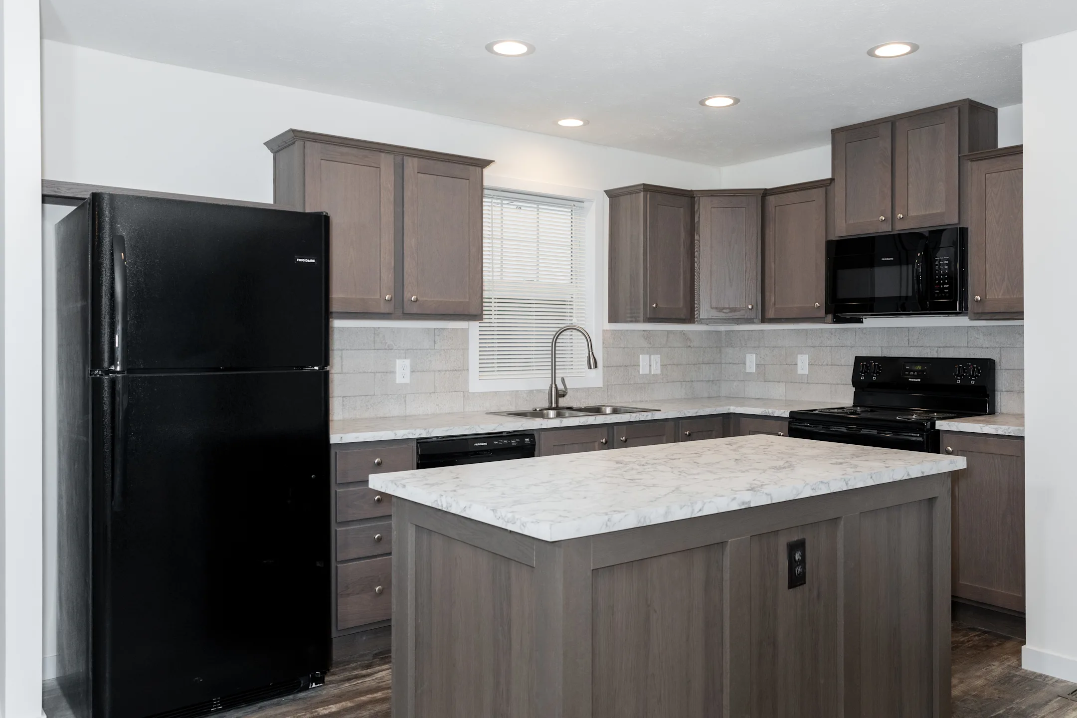 Crystal Lake Apartments Delaware, OH 43015