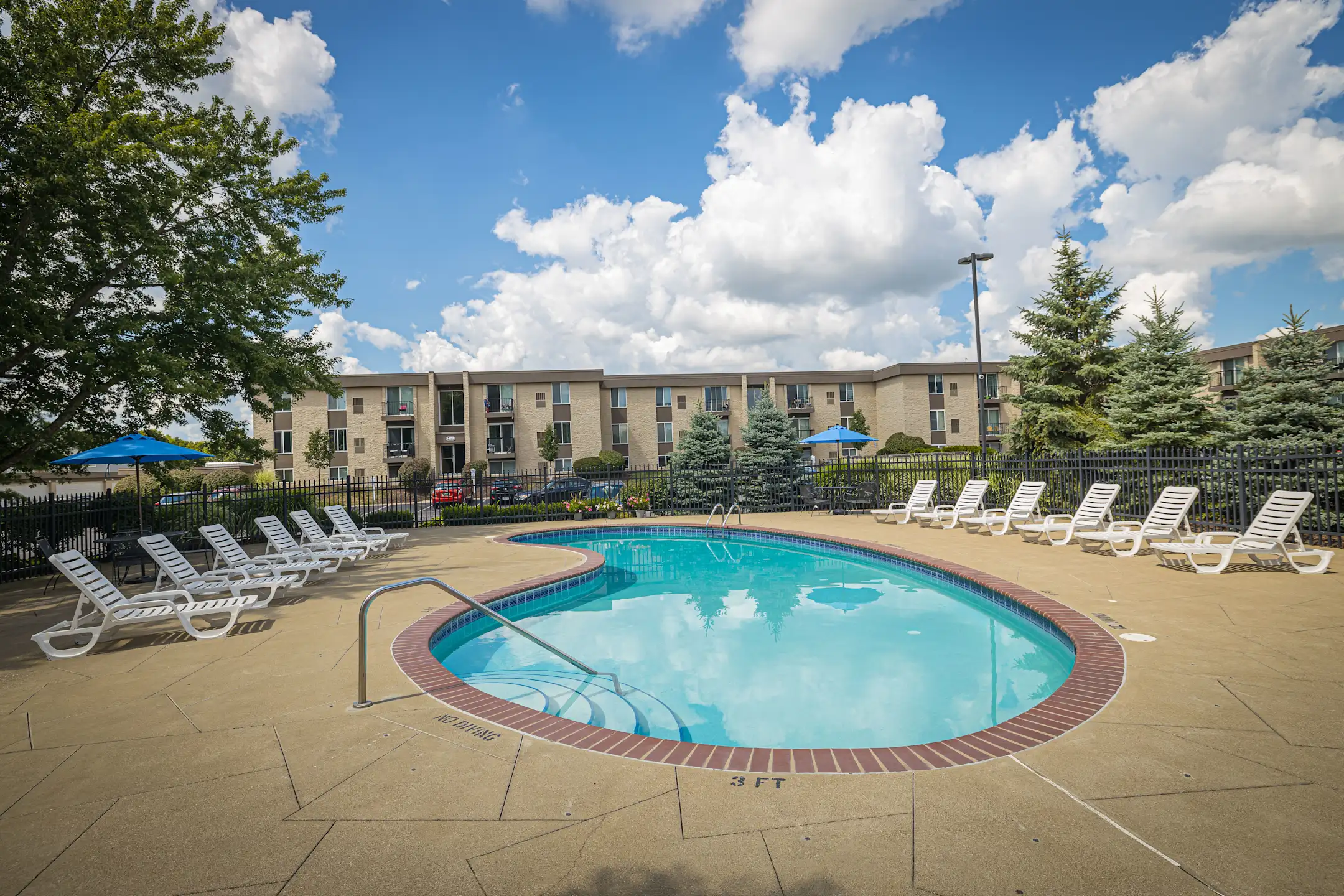 Pool - The Village on South Carpenter - Brunswick, OH