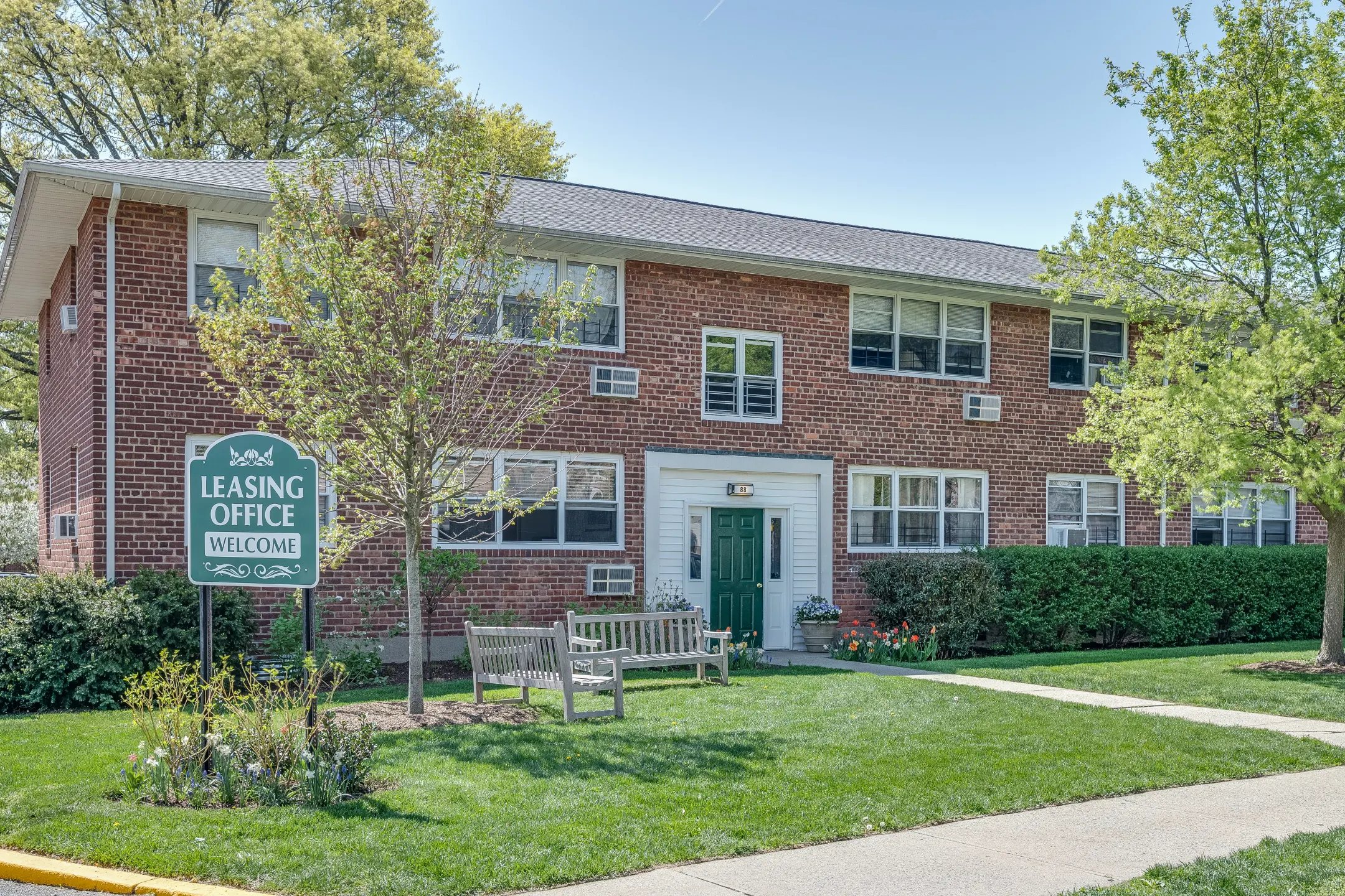 Crestwood Lake Apartments 90 Beaumont Circle Yonkers, NY Apartments