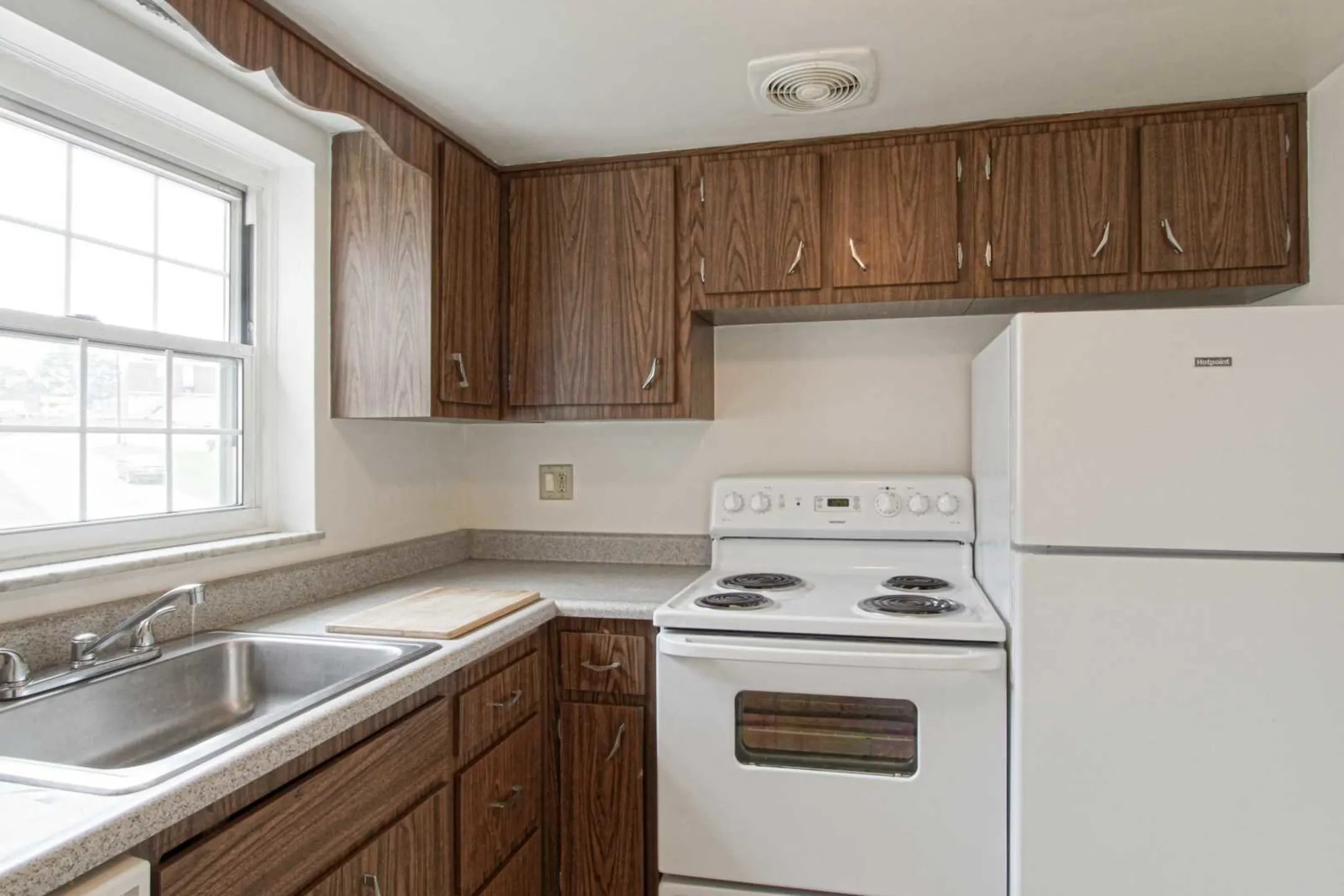 Kitchen - Monroe Village Apartments - Monroeville, PA