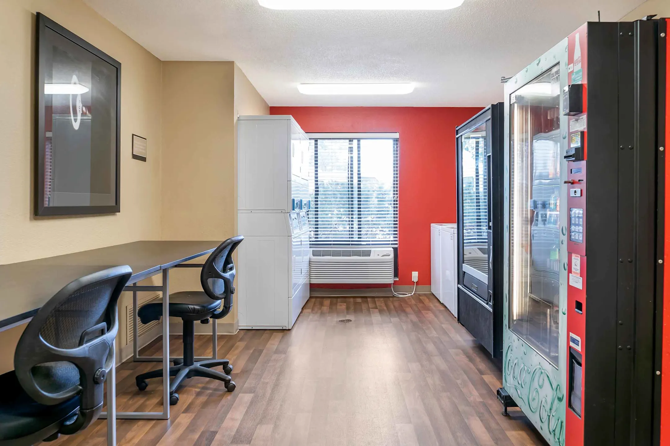 Dining Room - Furnished Studio - Detroit - Warren - Warren, MI