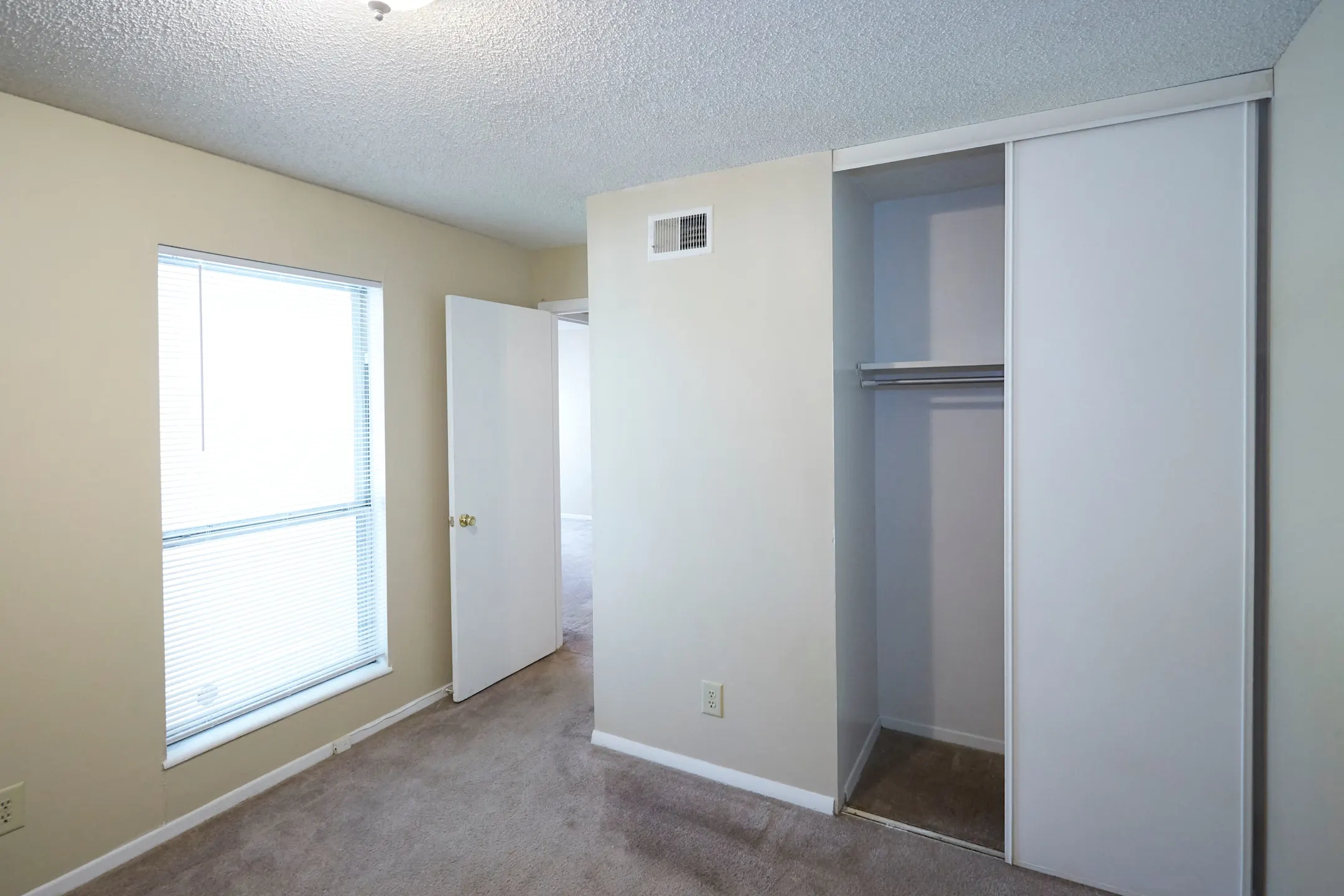 Park Meadows Apartments Kansas City, MO 64138