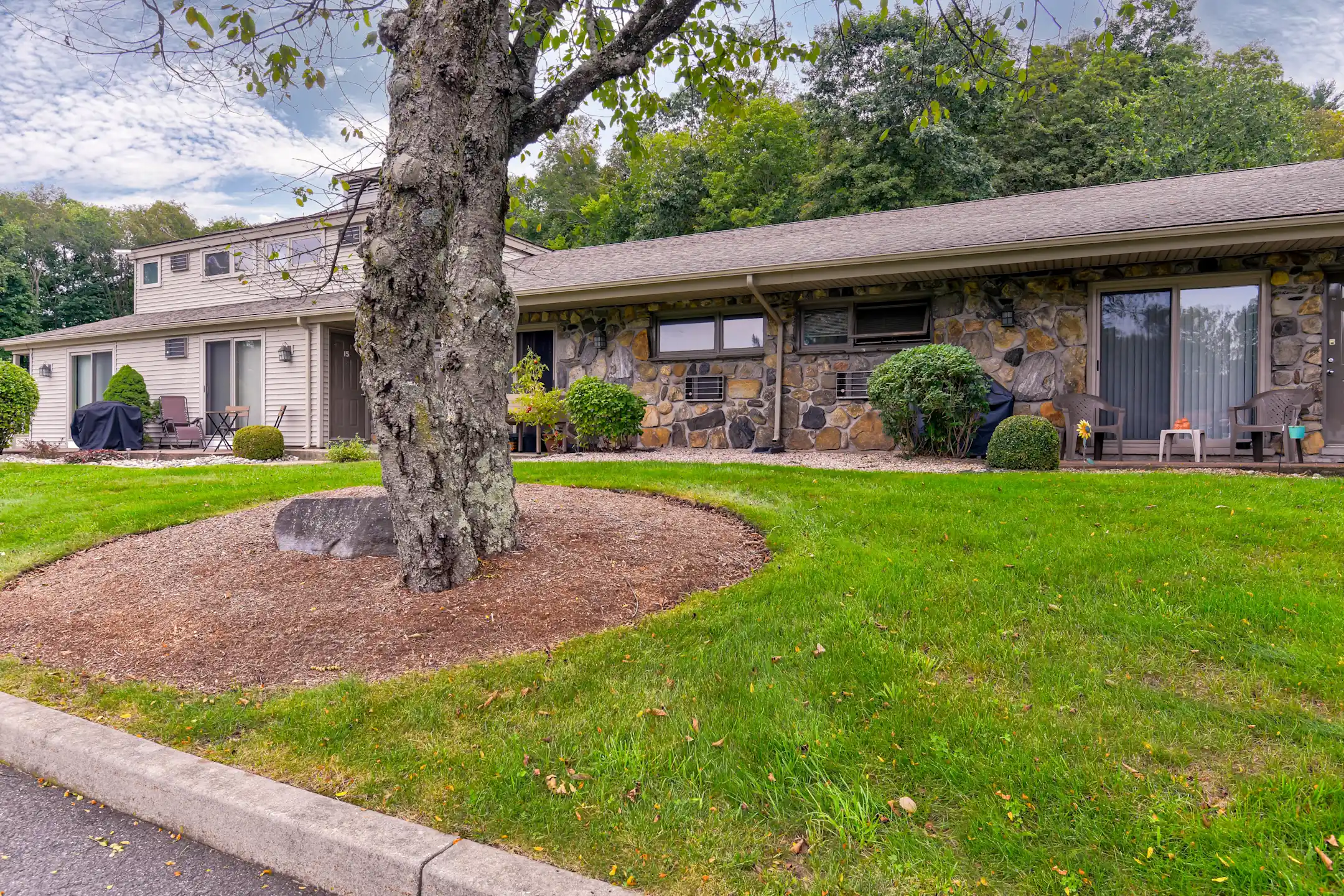 Townhouse Gardens Apartments 9 Strawberry Rd Ellington, CT