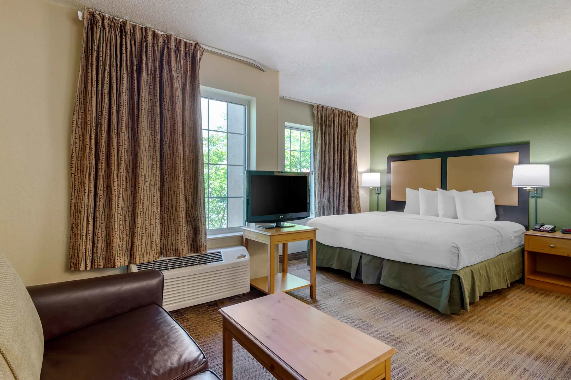 Living Room - Furnished Studio - Chicago - Lombard - Oakbrook - Lombard, IL
