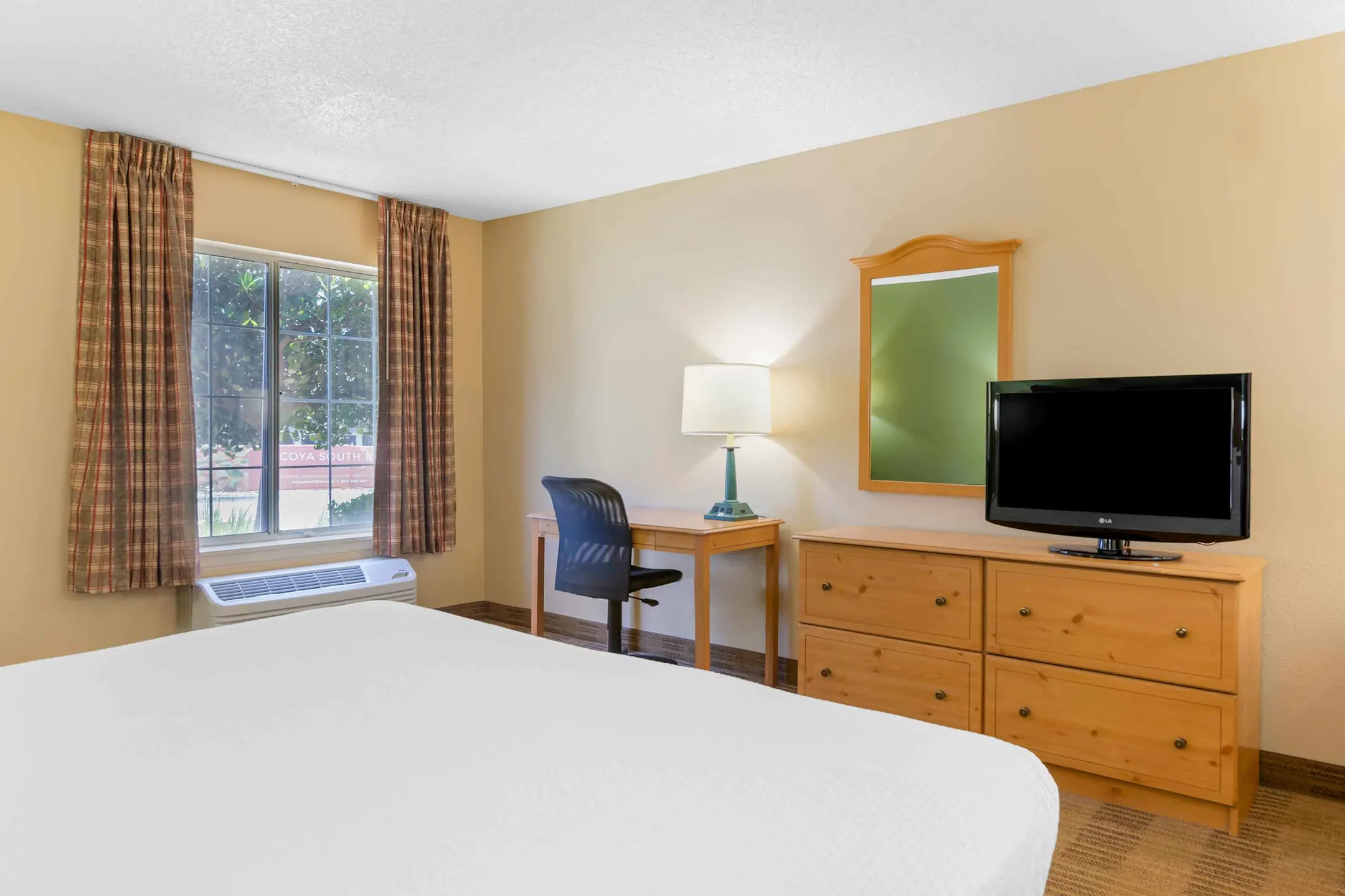 Bedroom - Furnished Studio - Chicago - Lombard - Oakbrook - Lombard, IL
