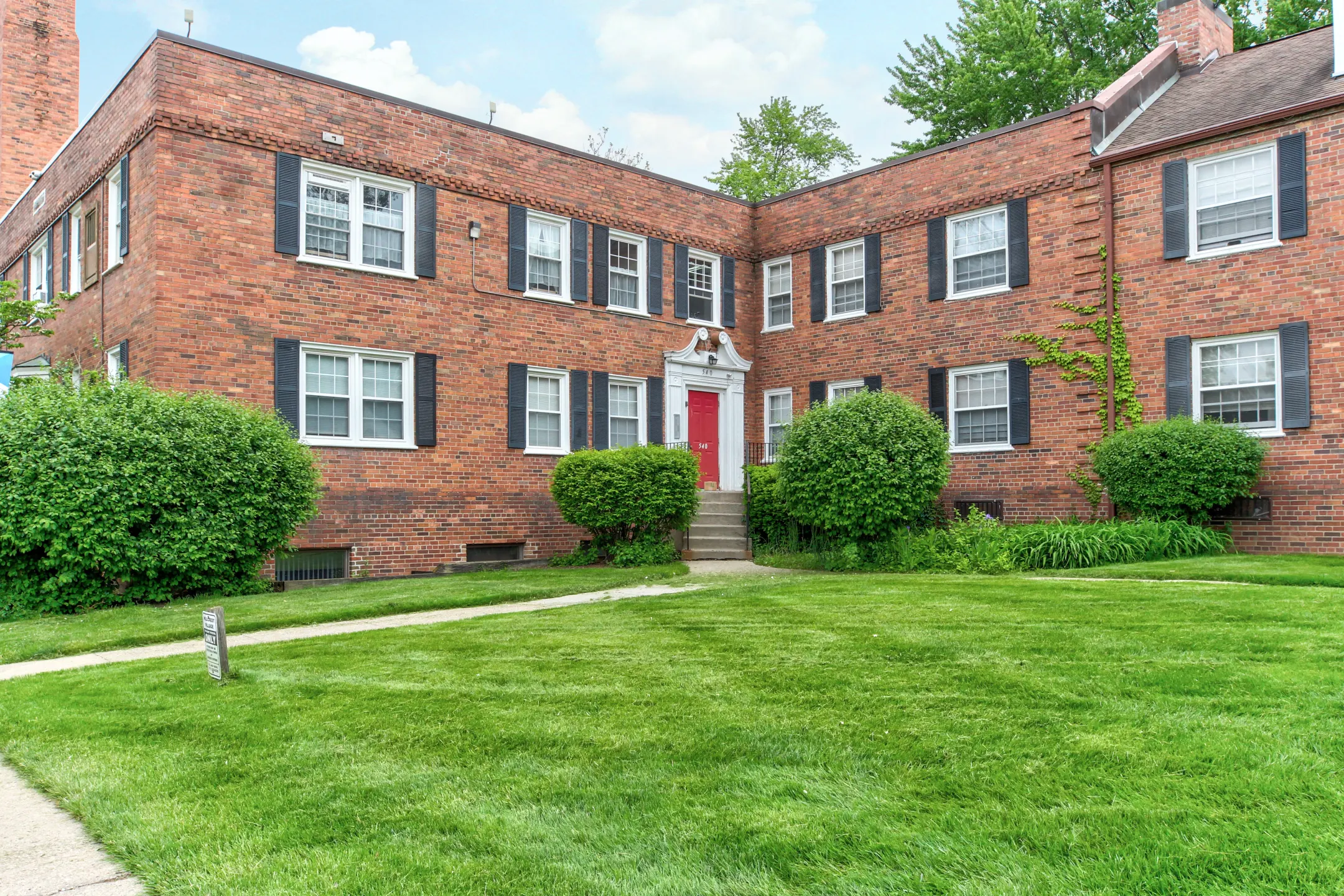 Hillcrest Village Apartments 540 Glenmoor Rd East Lansing, MI for