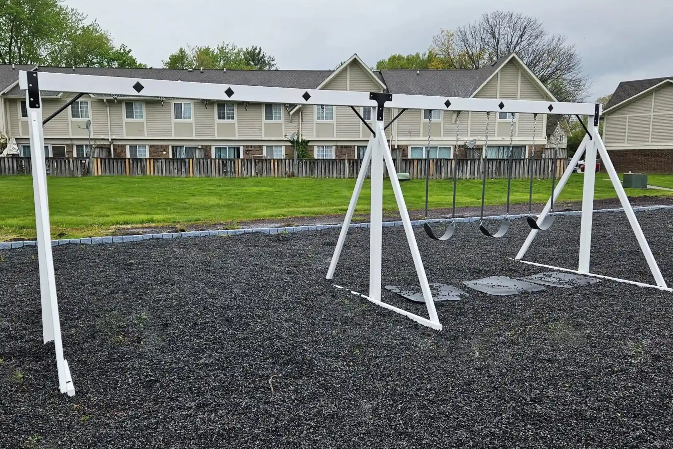 Country Lake Townhomes - Indianapolis, IN