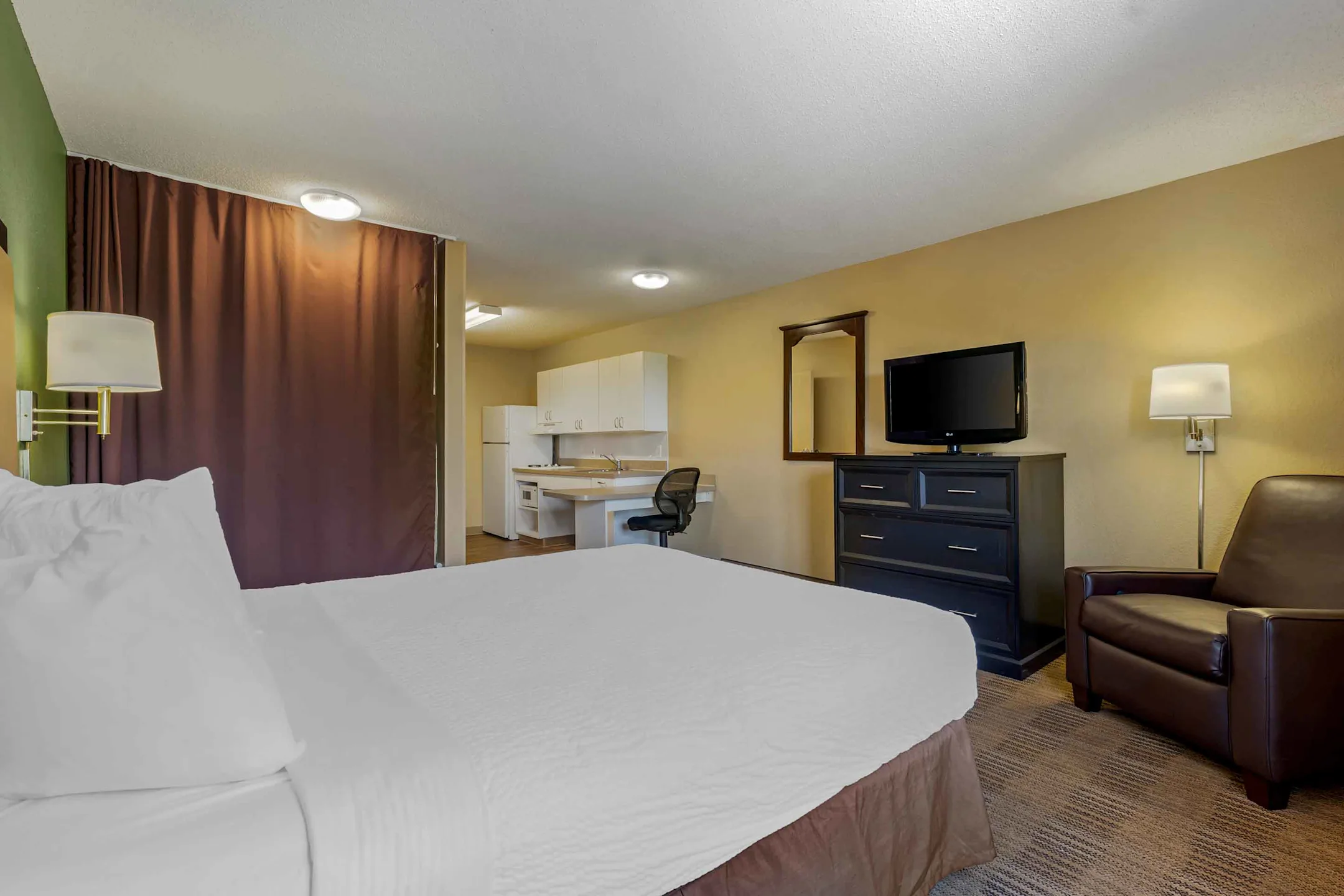 Furnished Studio Chicago Gurnee Apartments Gurnee, IL 60031