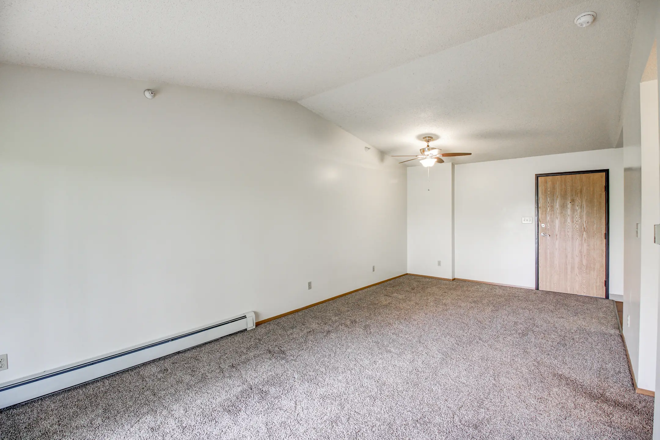 Oakland Pointe Apartments Altoona, IA 50009