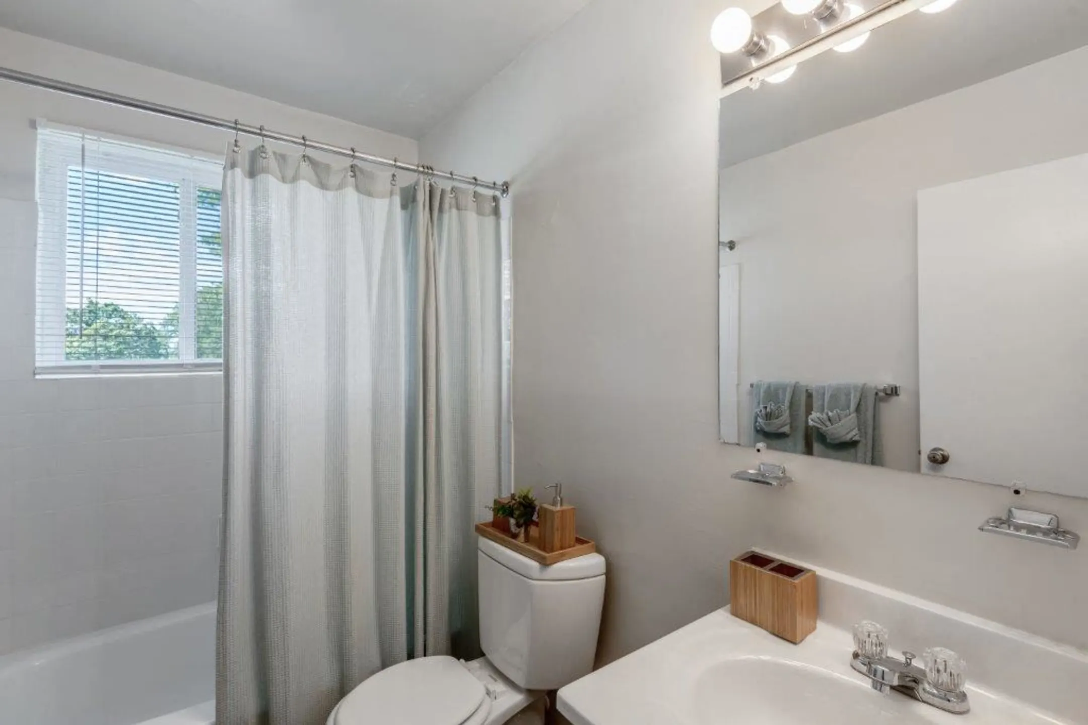 Charlesmont Apartments Dundalk, MD 21222