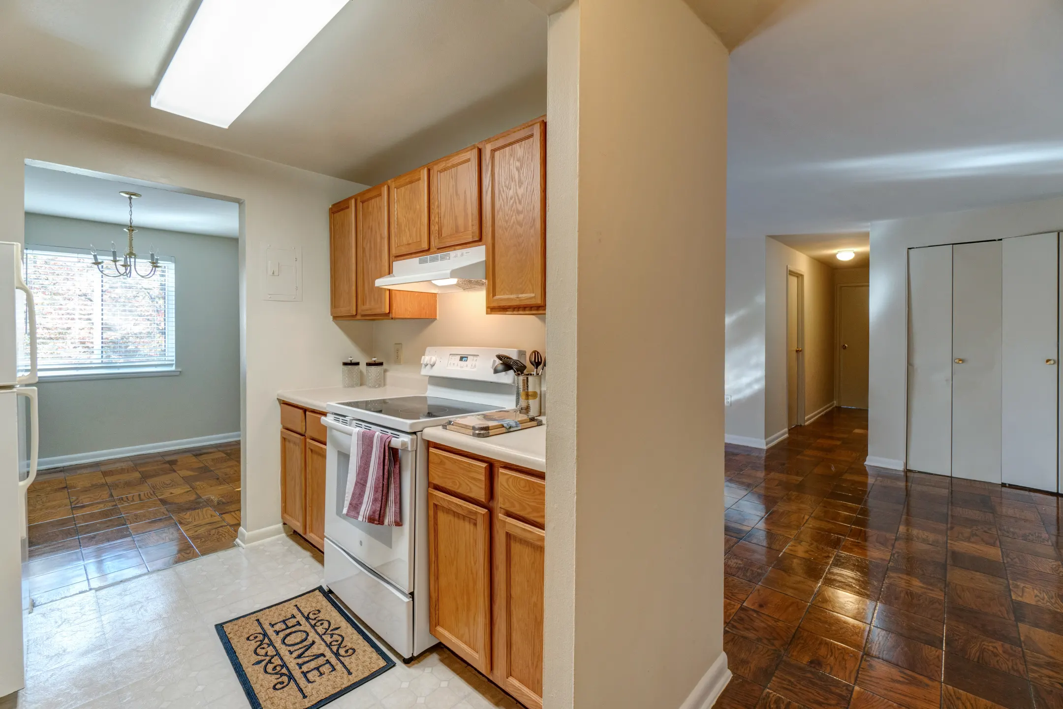 Kitchen - Mallard Courts Apartments - Alexandria, VA