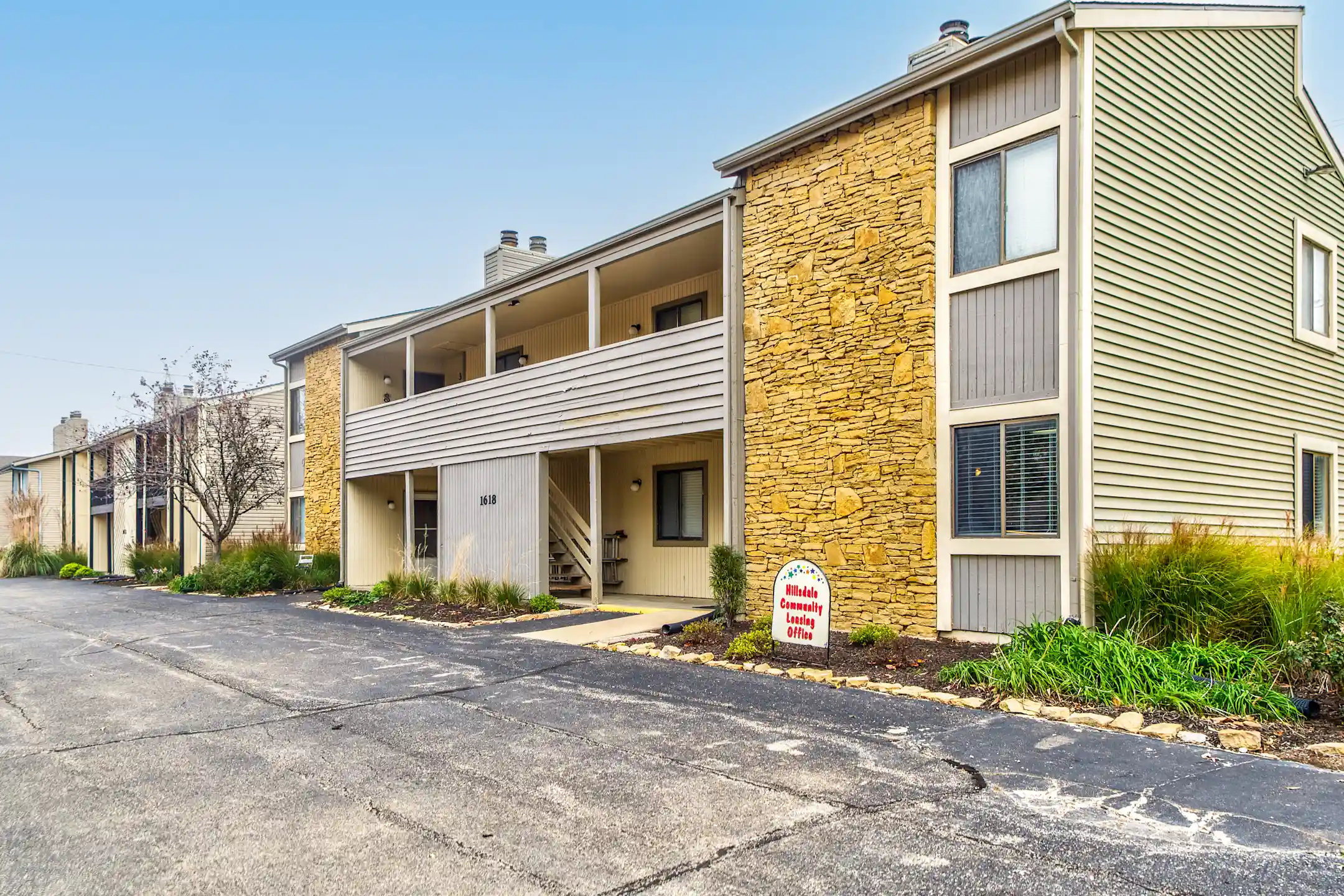 Hillsdale Apartments 1618 SW Chelsea Dr Topeka, KS Apartments for