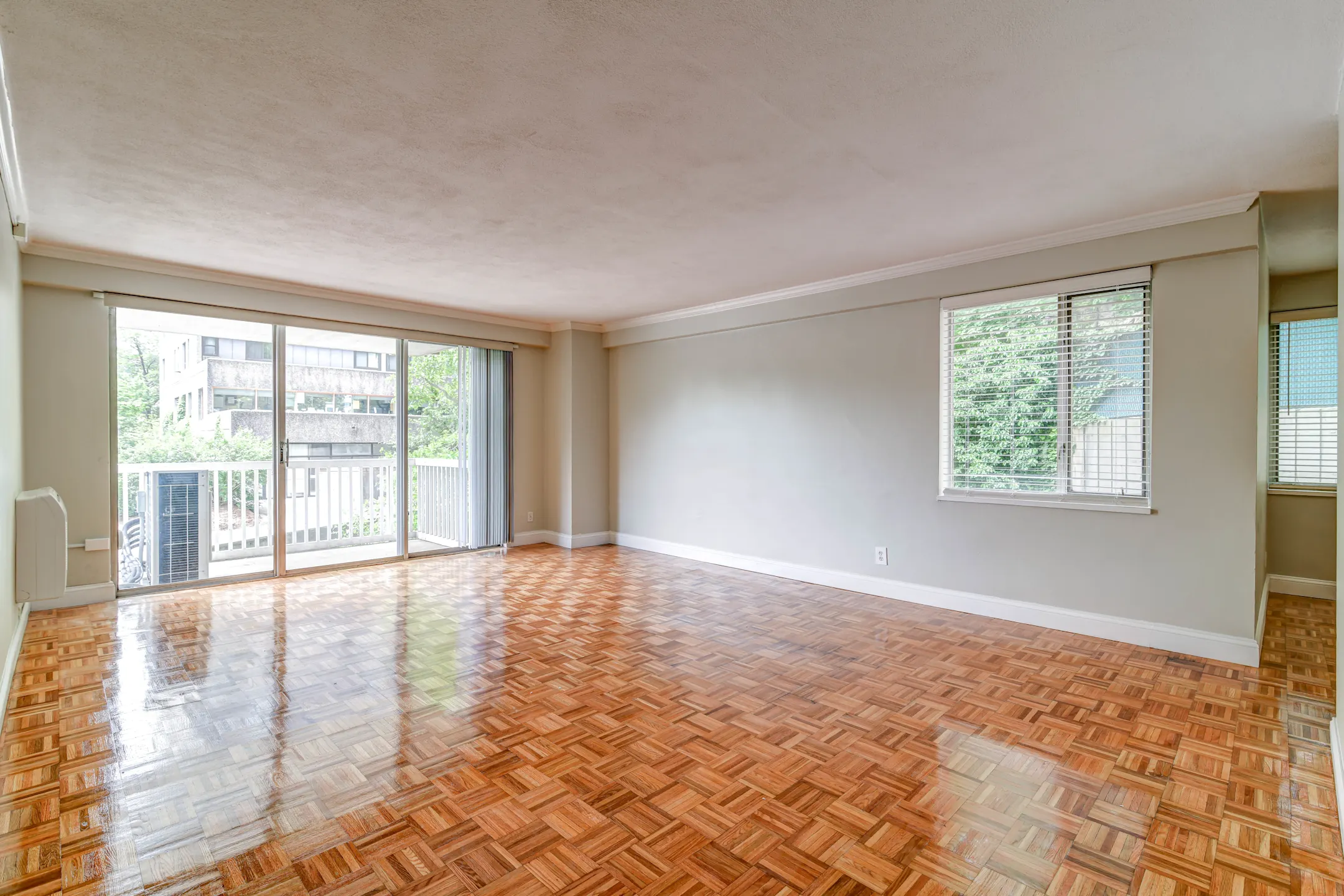Living Room - Barclay on Beacon - Brookline, MA