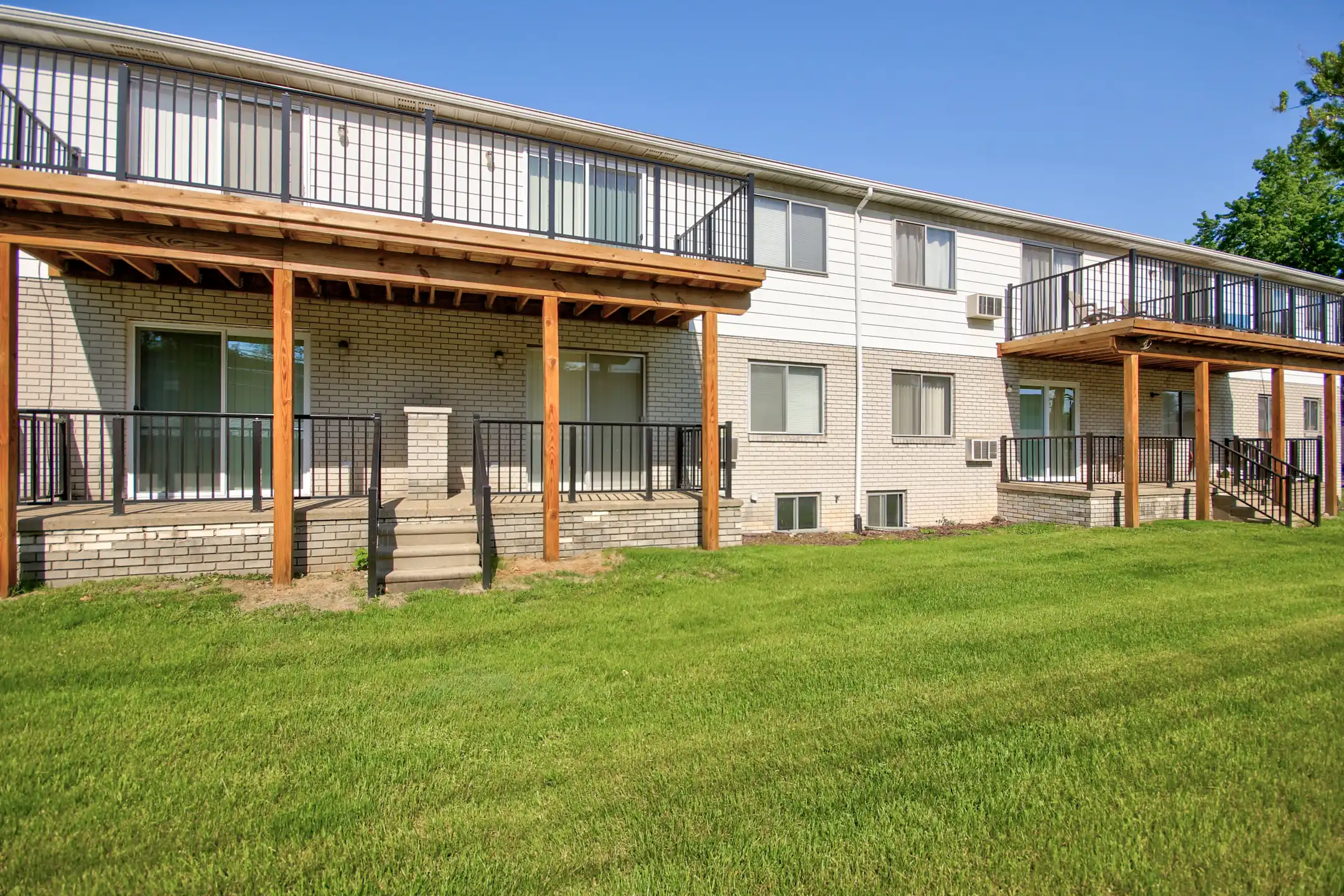 Fairfield Arms Apartments 14950 Fairfield St Livonia, MI Apartments