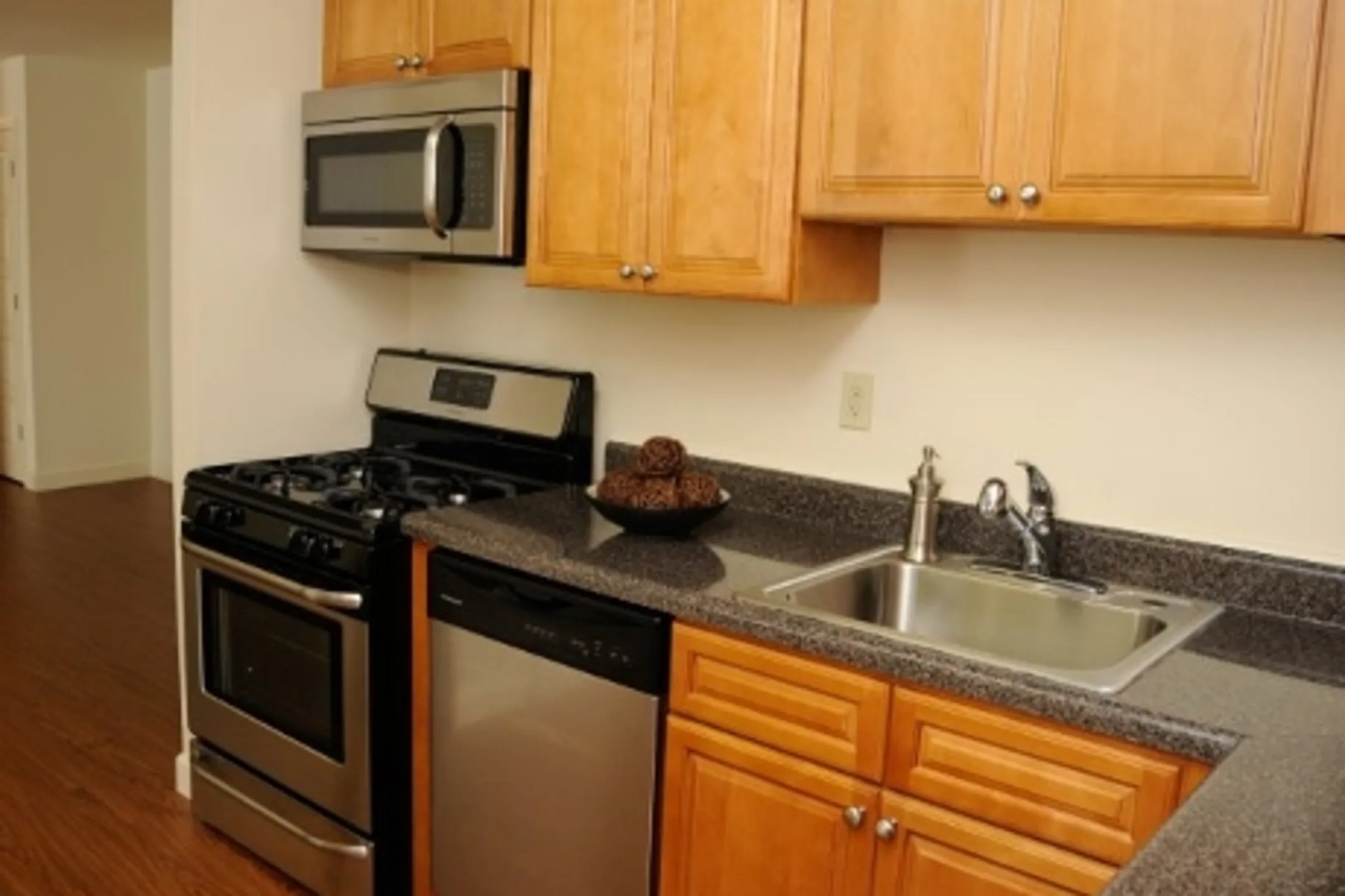 Tor View Village Apartments 1 Kensington Cir Garnerville, NY