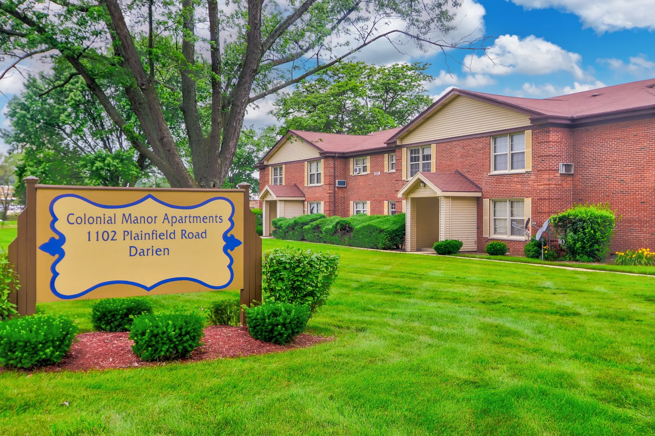 Colonial Manor - 1102 Plainfield Rd | Darien, IL Apartments for Rent ...