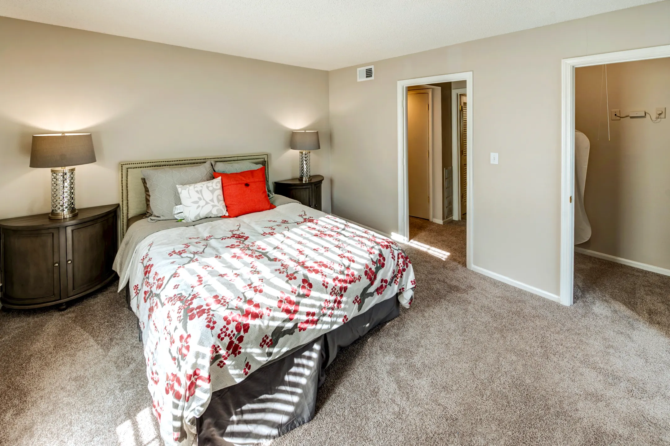 Hunter's Pointe Apartments & Townhomes 9800 W 118th St Overland