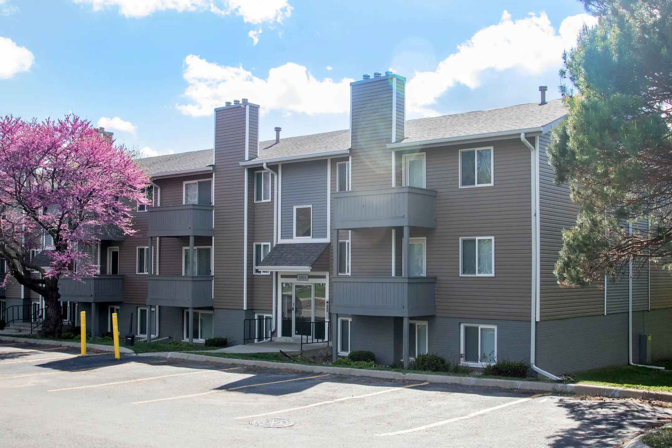 Royalwood Apartments Omaha, NE 68144