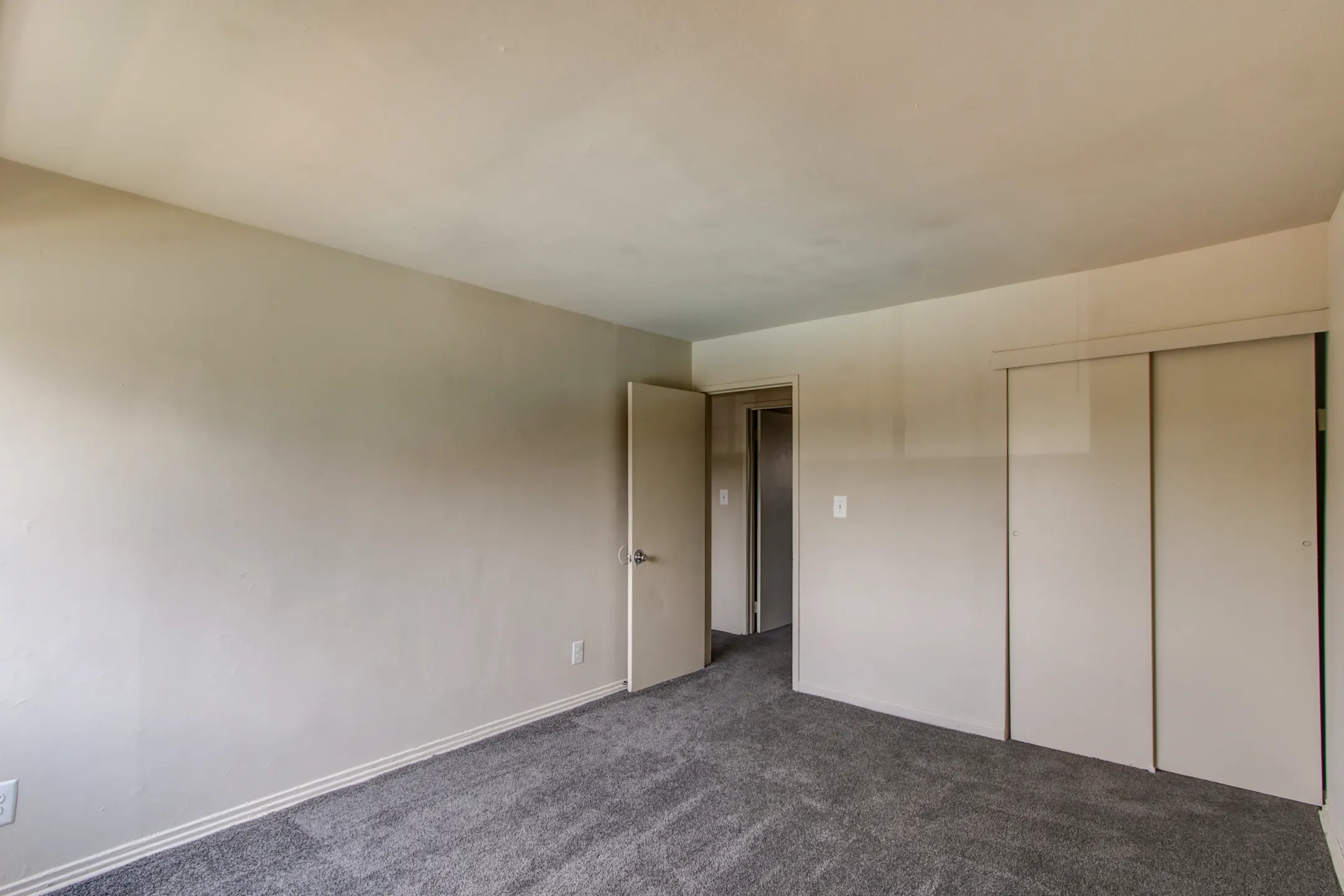 Living Room - Avenue Apartments - District Heights, MD