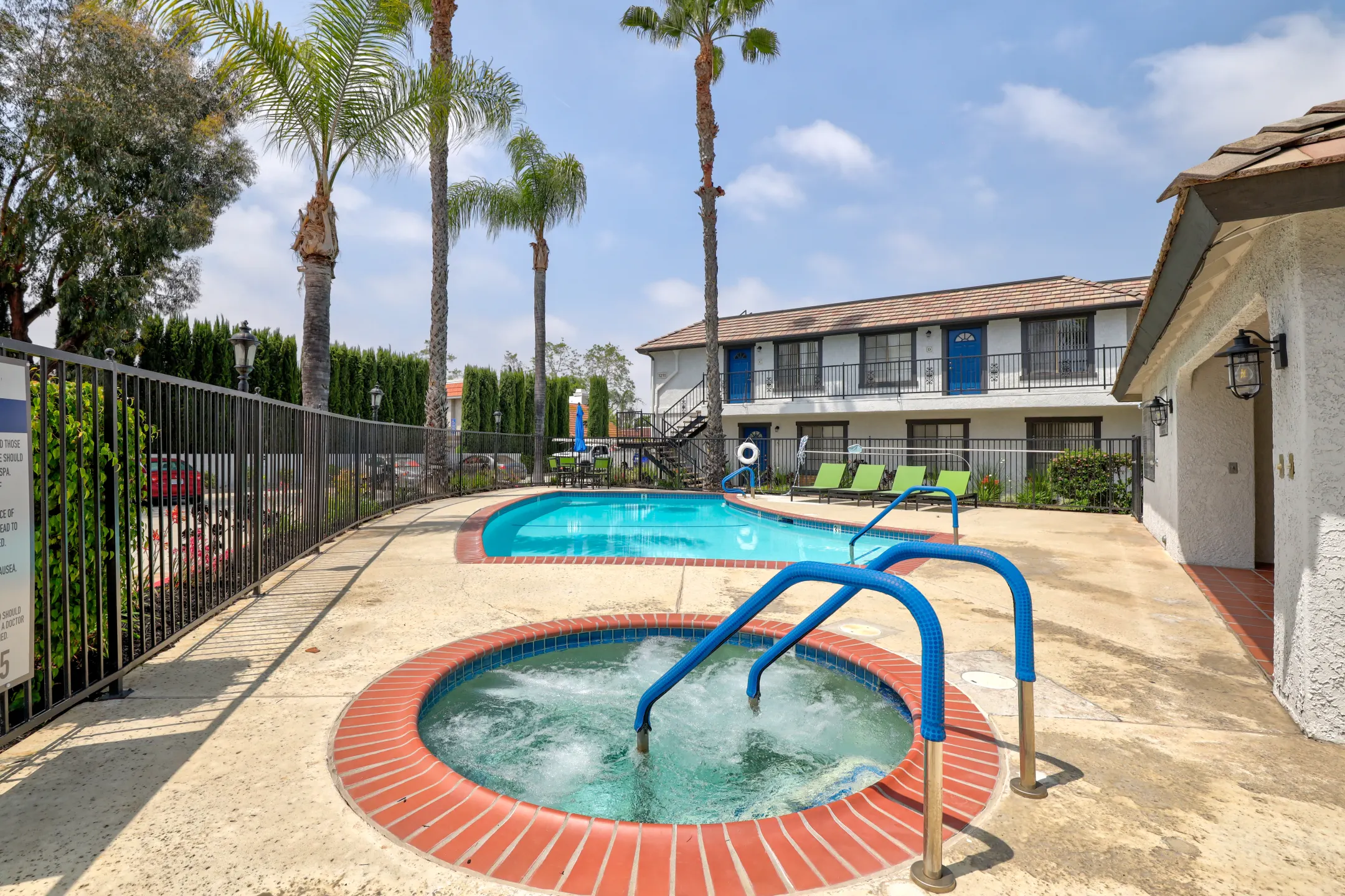 Charter Oaks Apartments - Covina, CA 91724