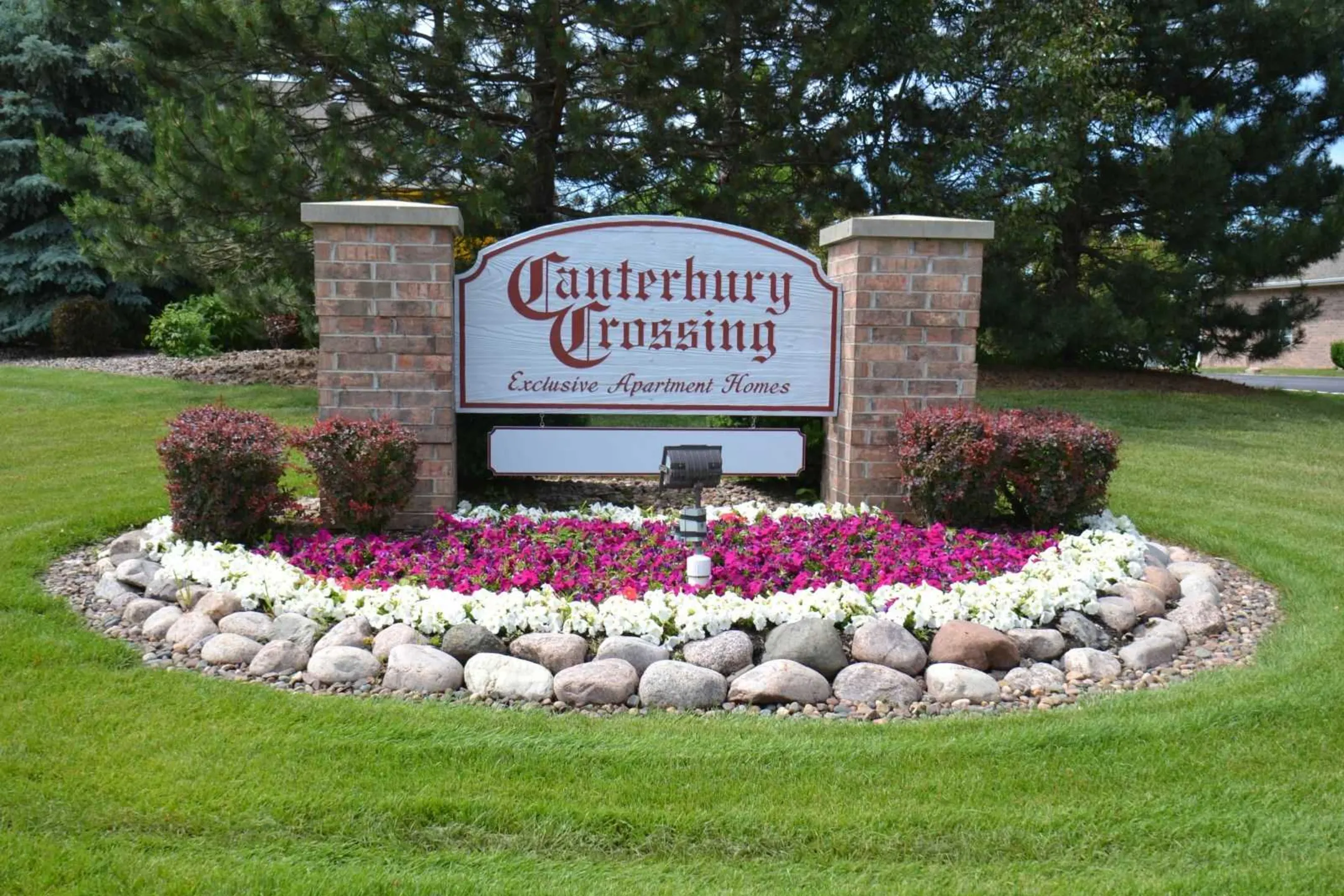 Landscaping - Canterbury Crossing Luxury Apartment Homes - Pewaukee, WI
