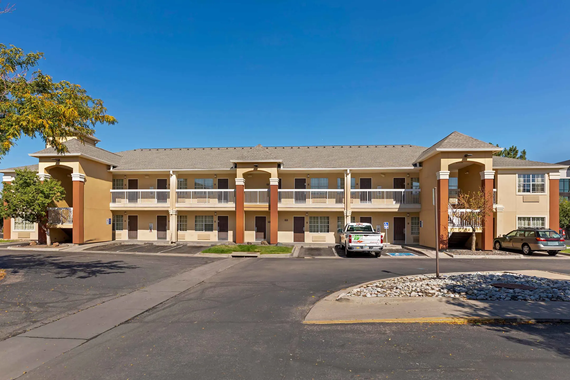 Furnished Studio Denver Aurora South 13941 East Harvard Ave