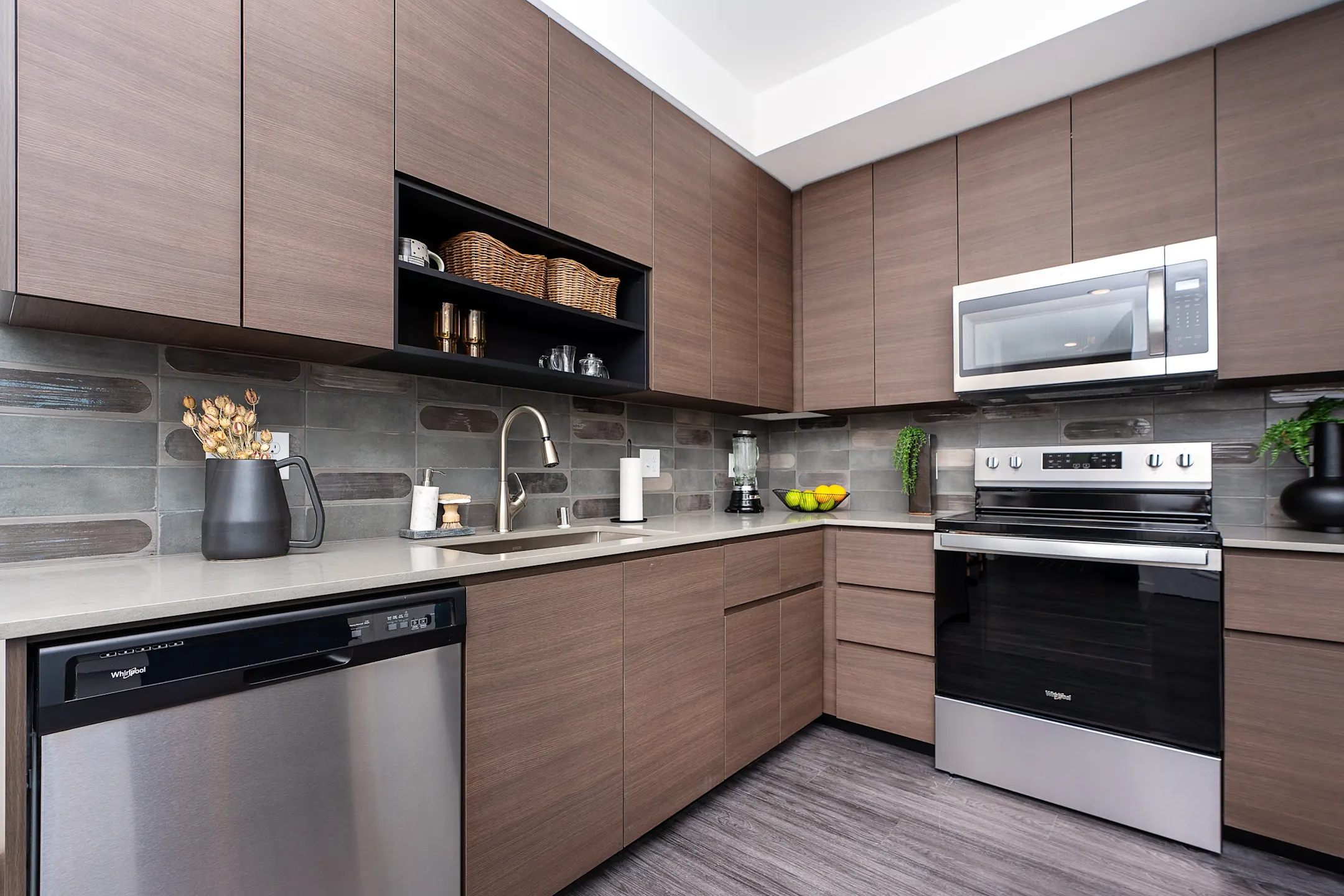Kitchen - Alexan Access Apartments - Lynnwood, WA