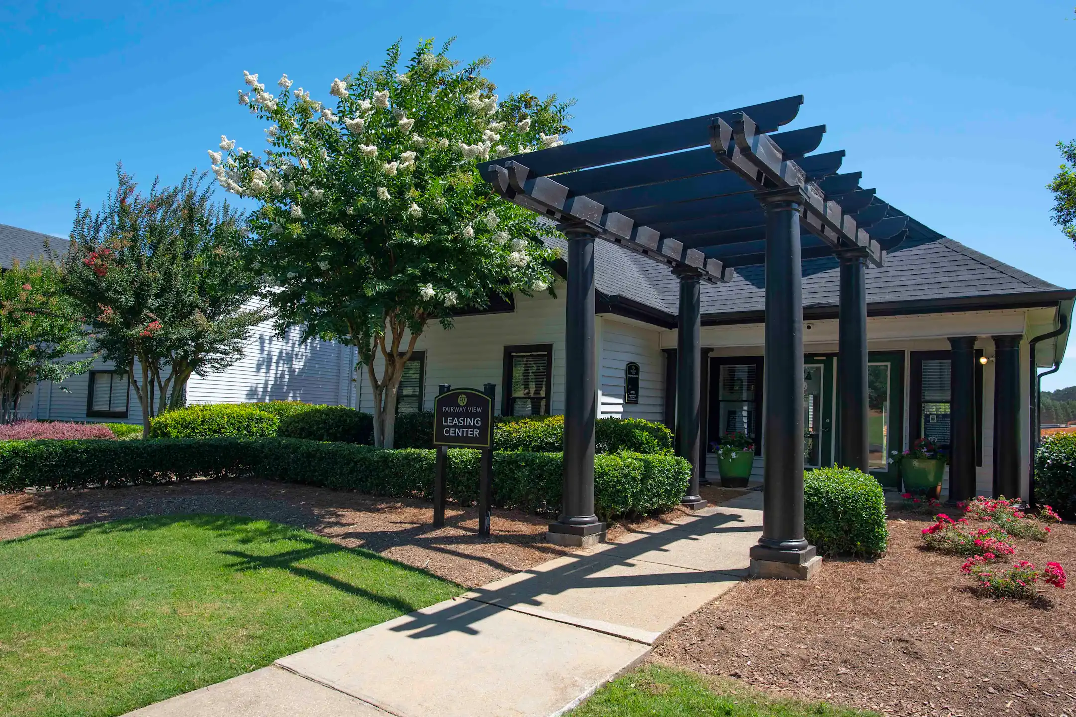 MADISON APARTMENTS AND TOWNHOMES 3348 Fairway Oaks Dr Lawrenceville