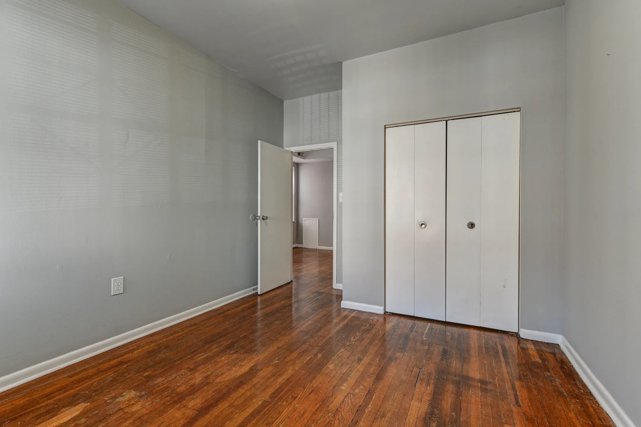 Bedroom - Walnut Apartments - Philadelphia, PA