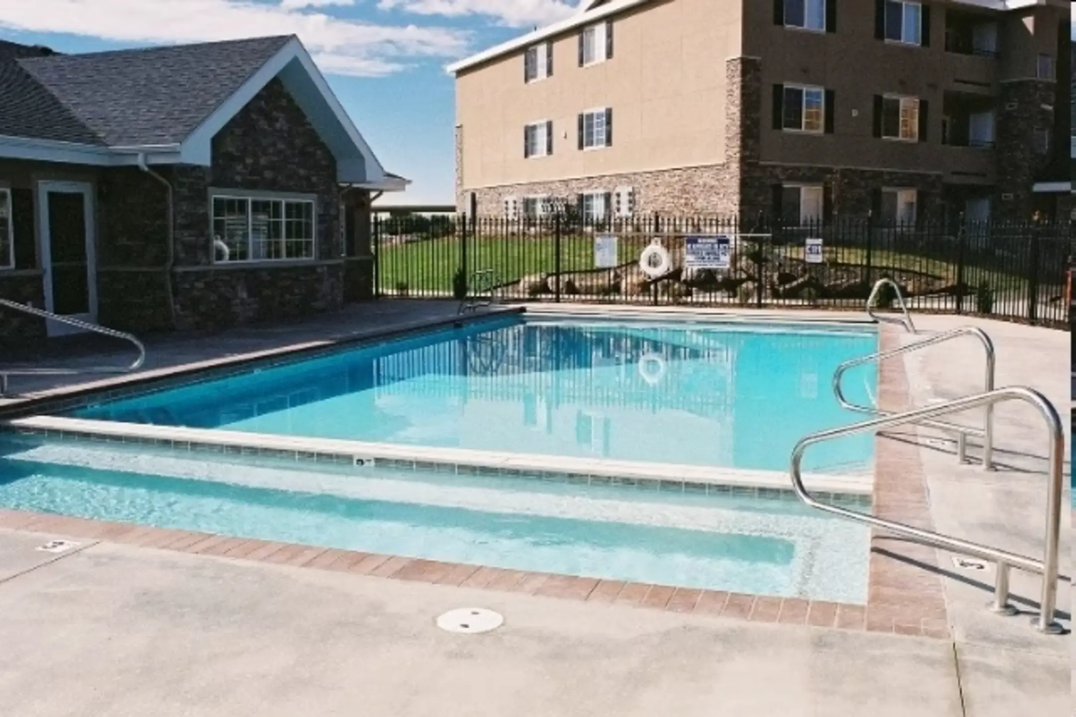 Deer Creek Village Apartments 358 N Gateway Dr Providence, UT