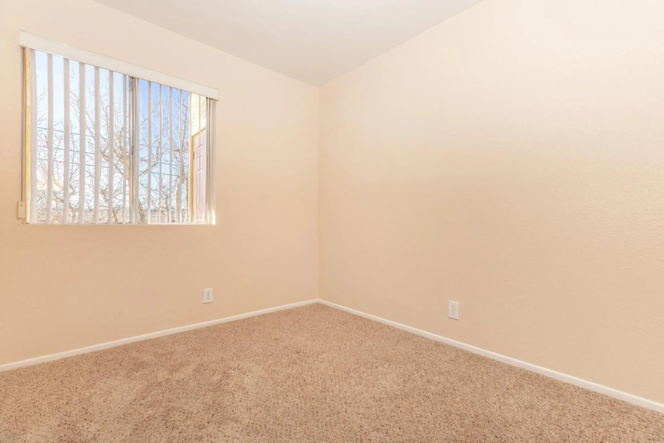 Desert Heights Apartments - Barstow, CA