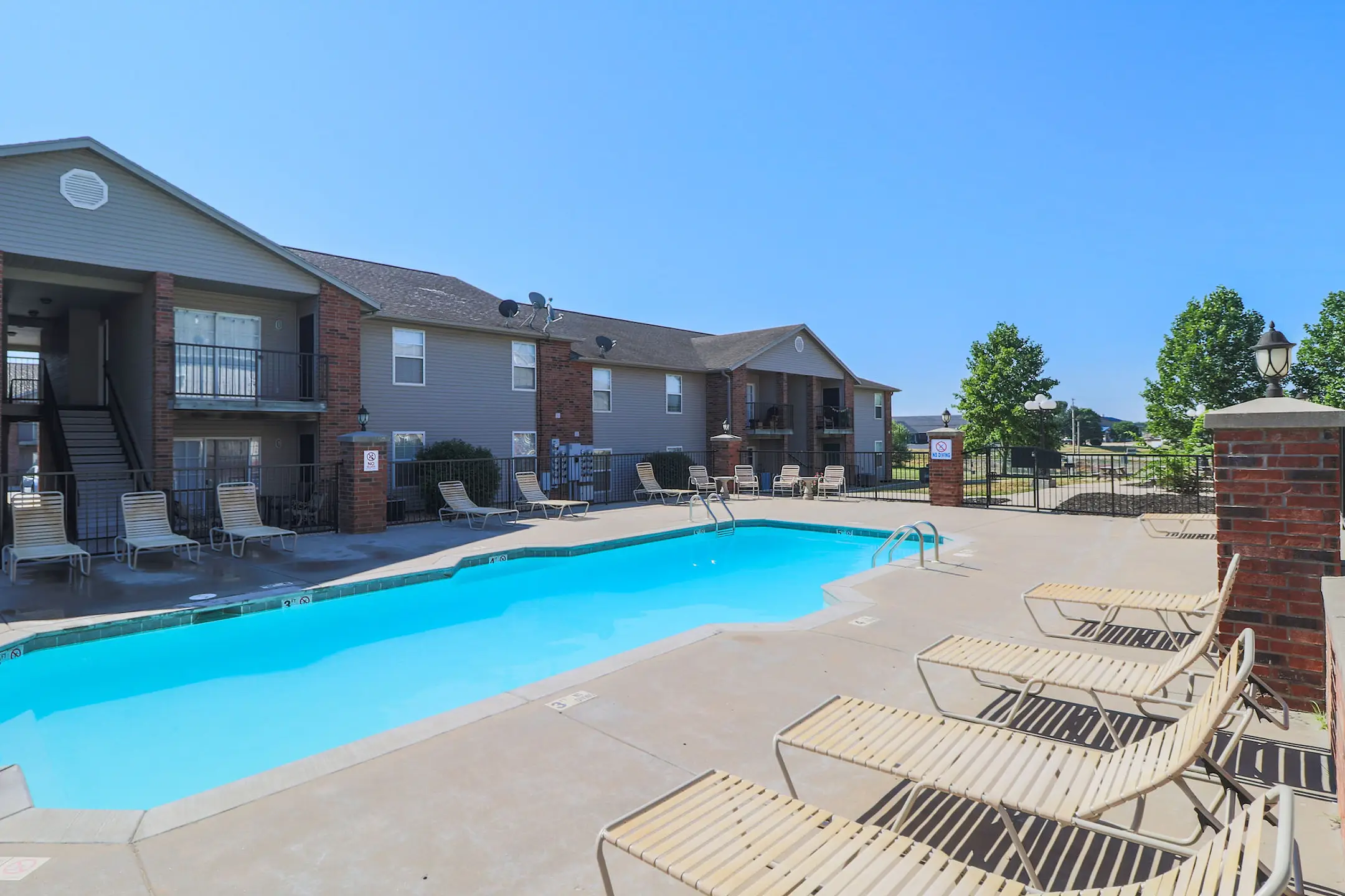 Excelsior Gardens Apartments - 1582 S. 14th Ave. #3 | Ozark, MO ...