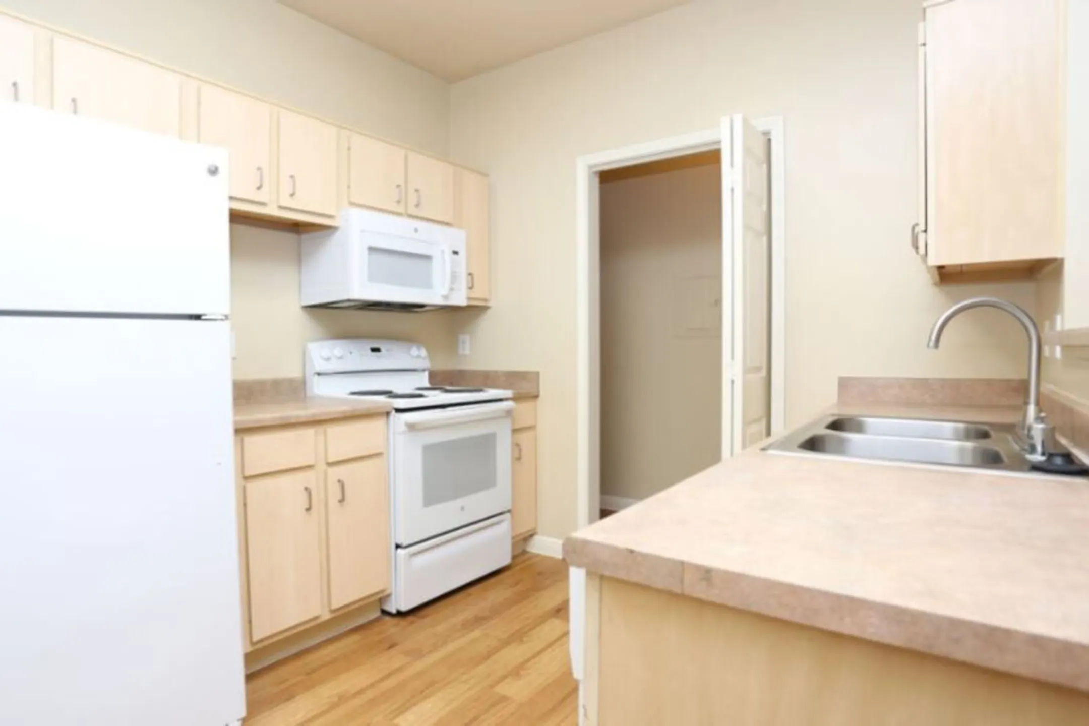 Park At Clear Creek 111 Clear Creek St Hempstead, TX Townhomes for