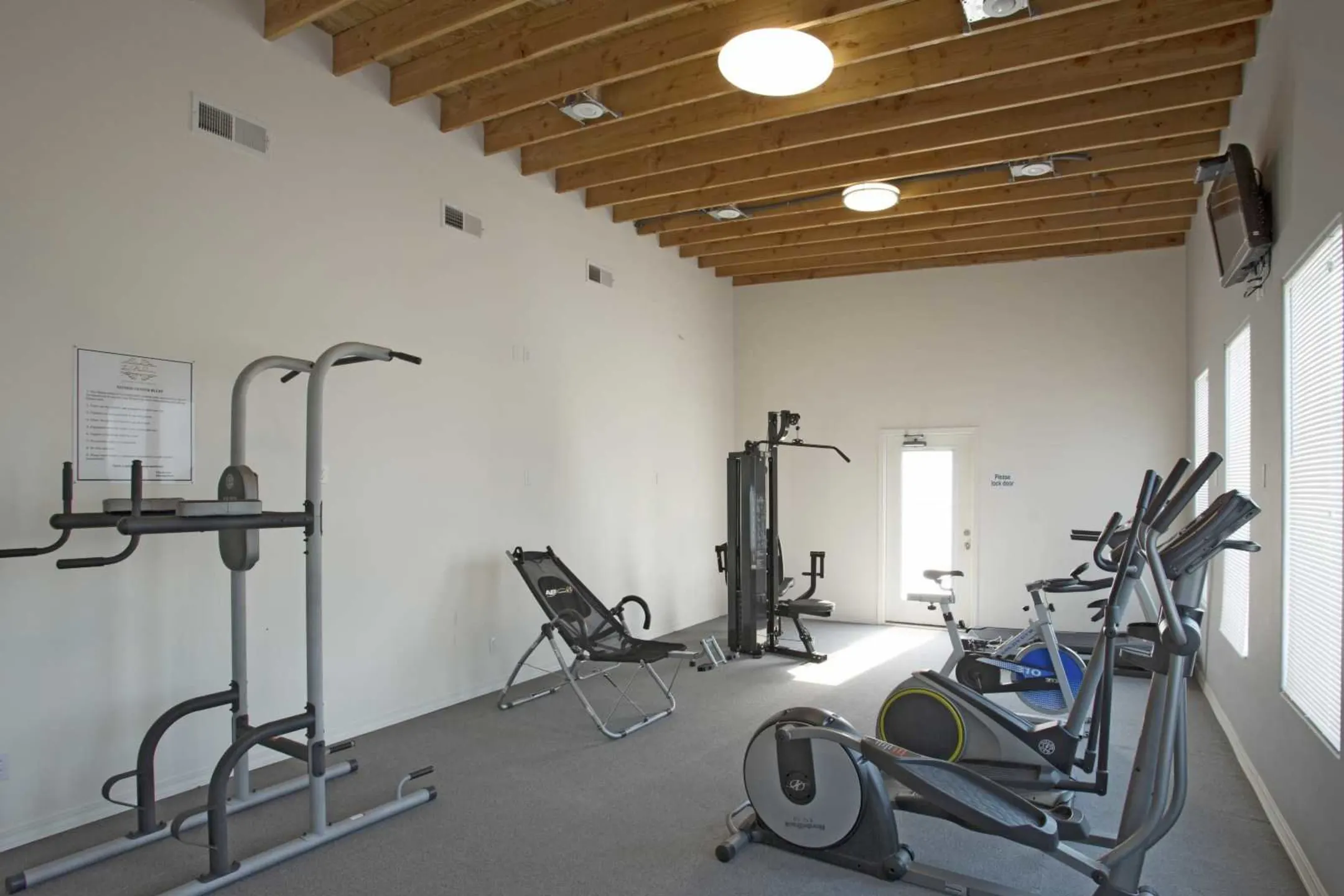 Fitness Weight Room - Los Balcones Apartments - El Paso, TX