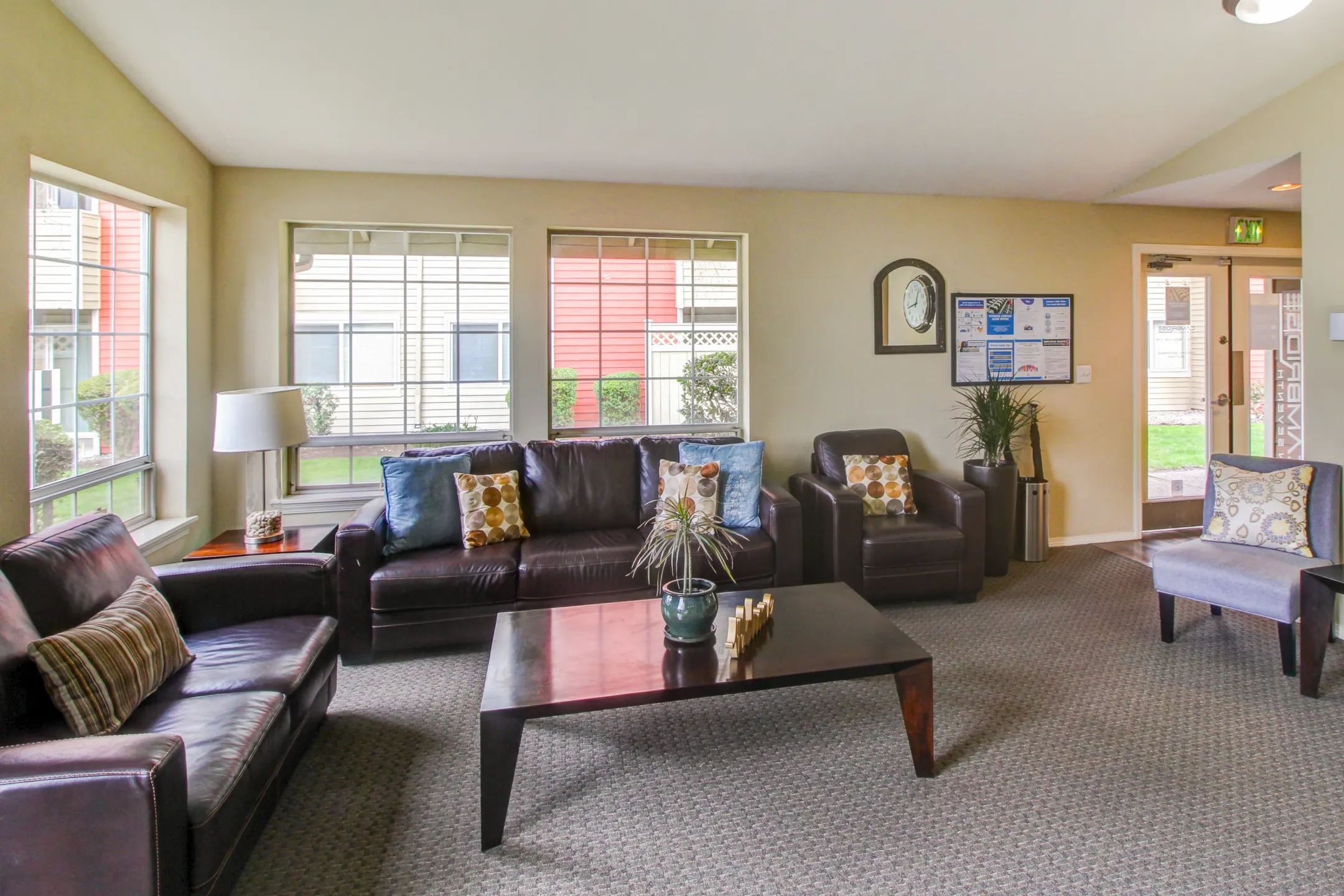 Living Room - Cambridge Apartments - Puyallup, WA