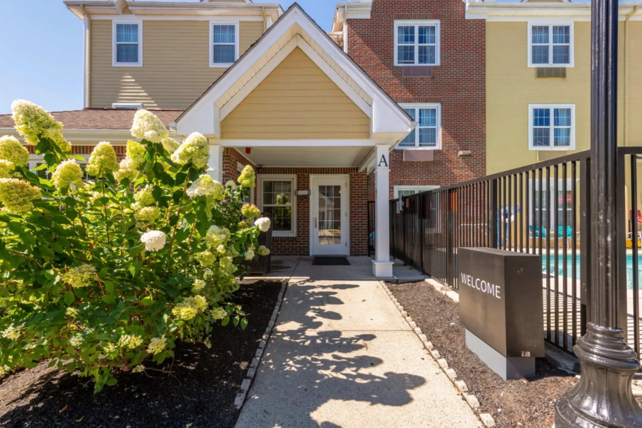 Residences at Tewksbury Apartments Tewksbury, MA 01876