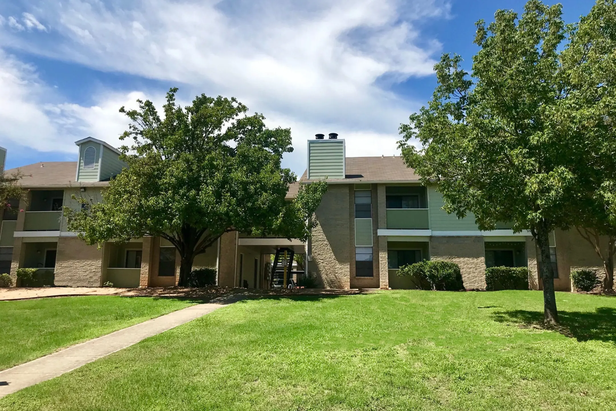 Palisades Park Apartments - Universal City, TX 78148