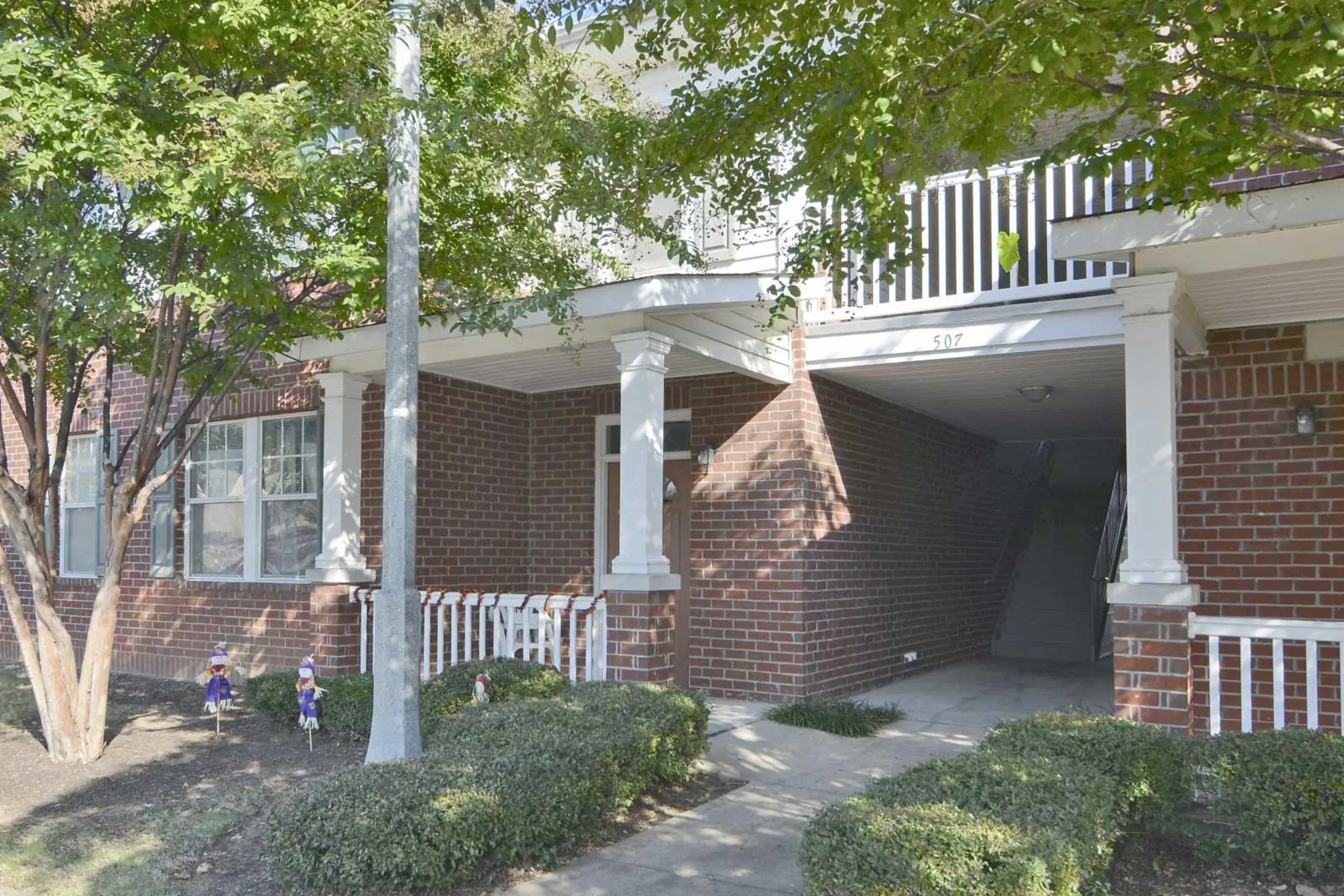 Greenlaw Place Apartments - Memphis, TN 38105