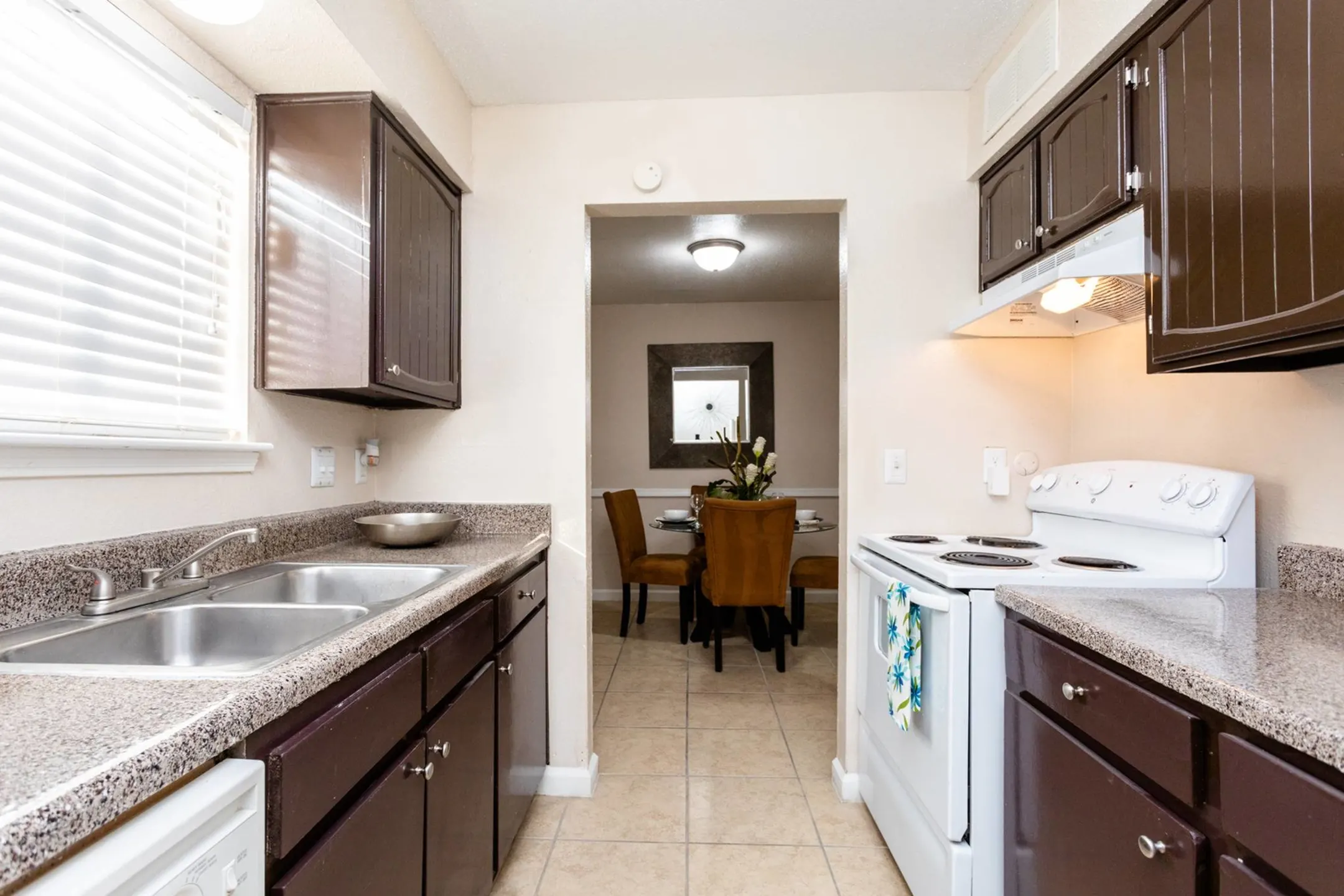Kitchen - Alora Apartment Homes - Houston, TX