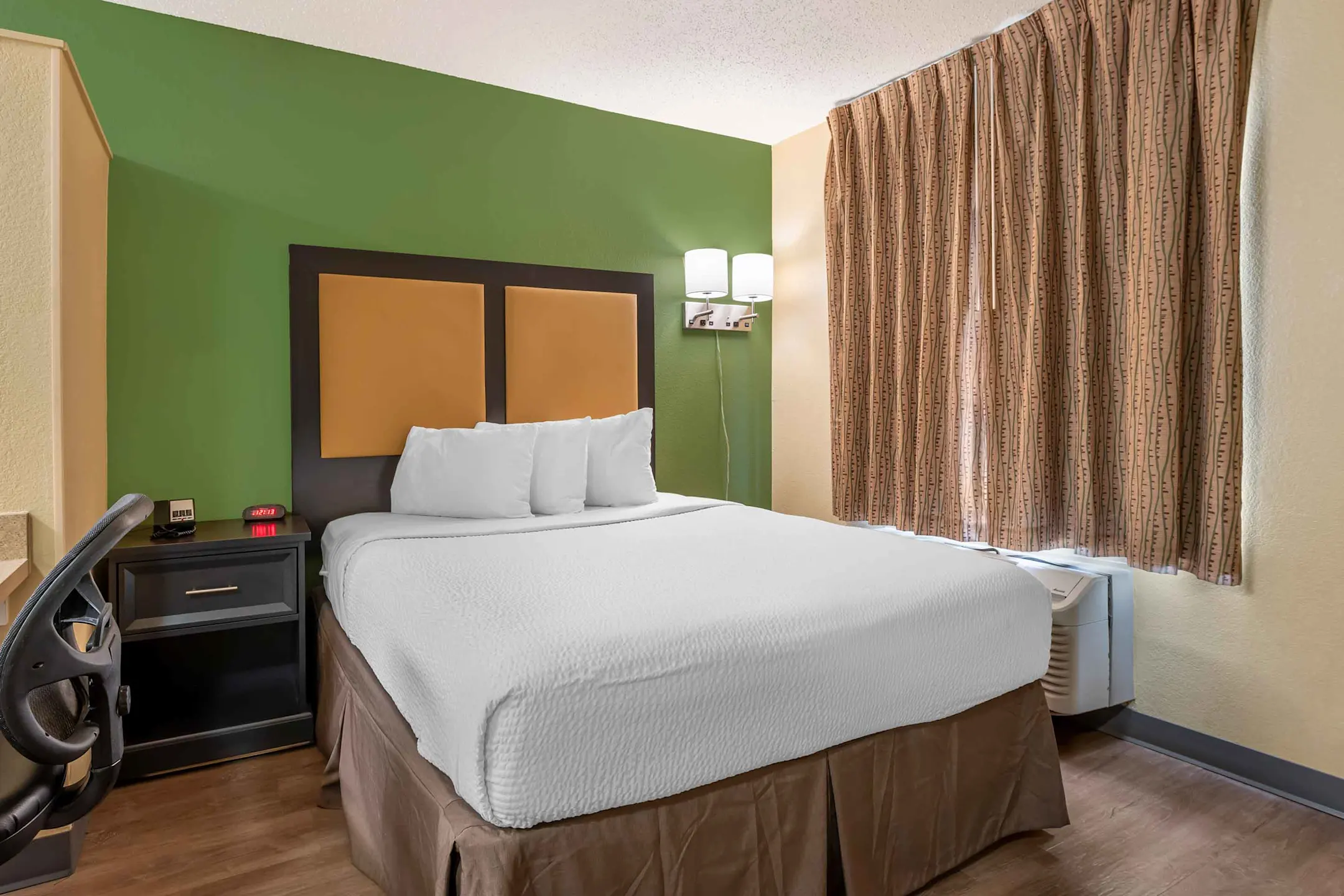 Bedroom - Furnished Studio - Chicago - Downers Grove - Downers Grove, IL