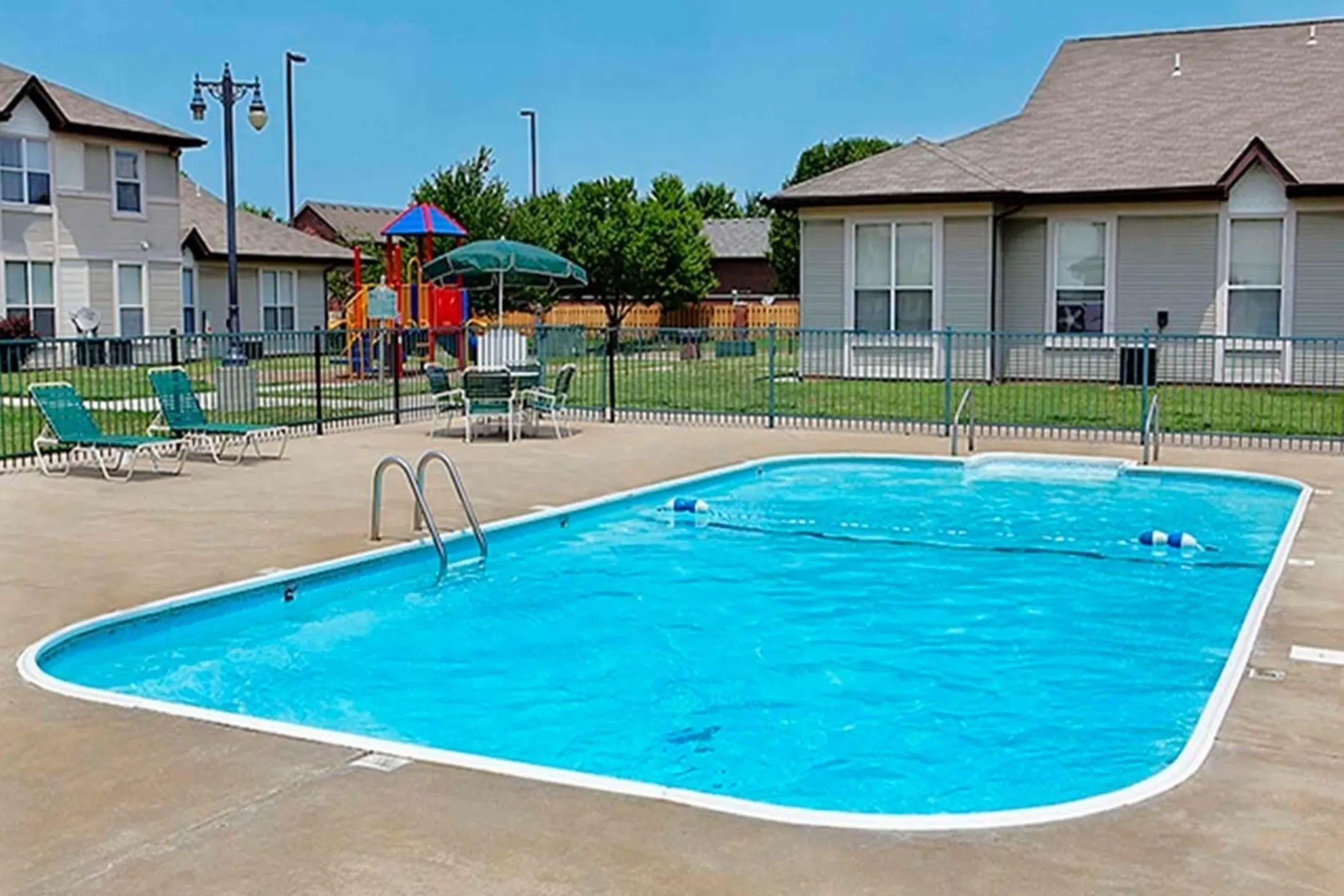 Chesterfield Village Apartments 2310 W Chesterfield Blvd