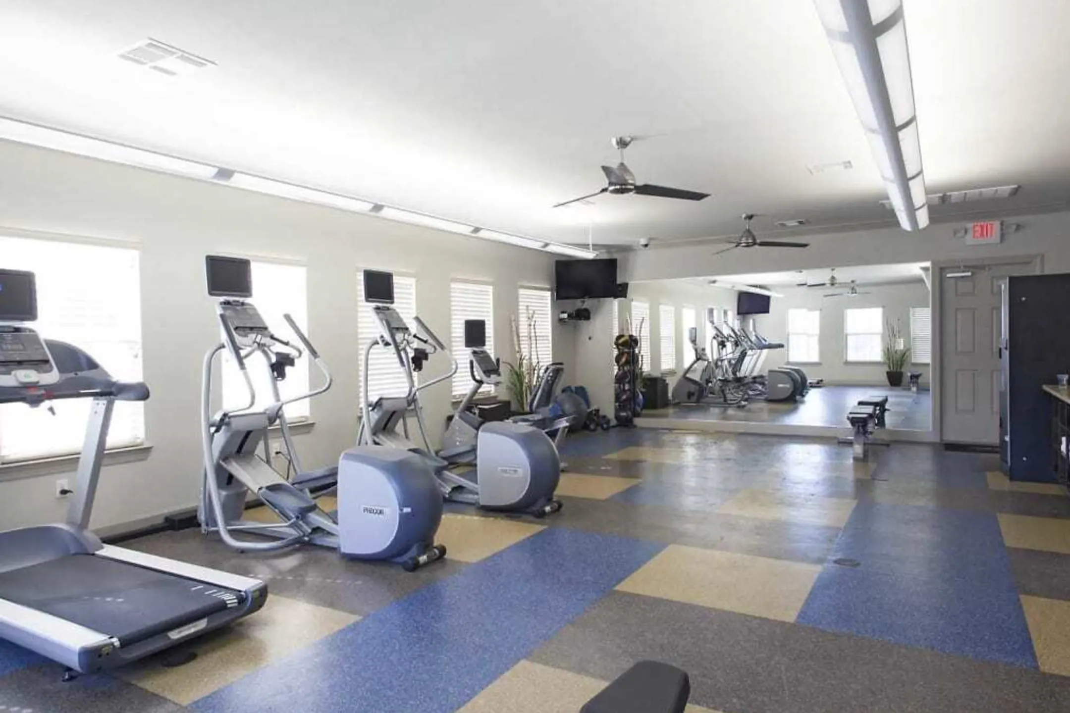 Fitness Weight Room - Jamestown Place Apartments - Bossier City, LA