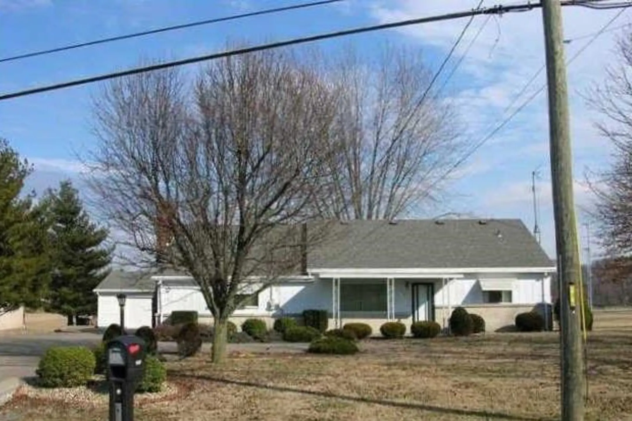 Goebel Properties 728 N. Cross Pointe Evansville, IN Apartments for