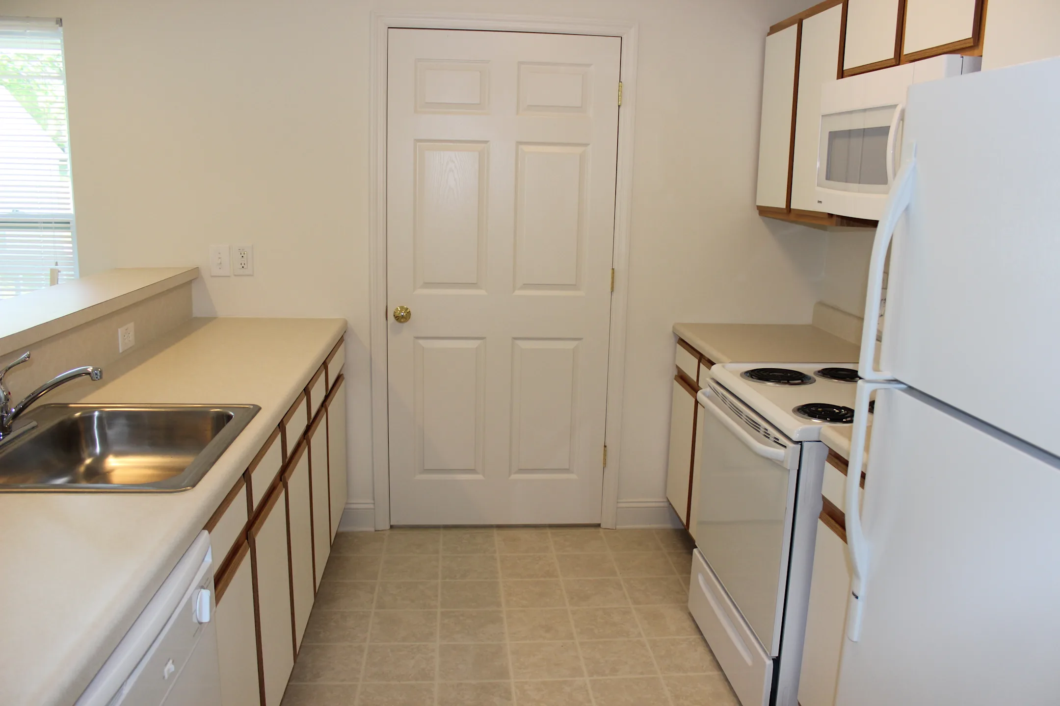 Kitchen - Mt Tabor Village Apartments - Blacksburg, VA
