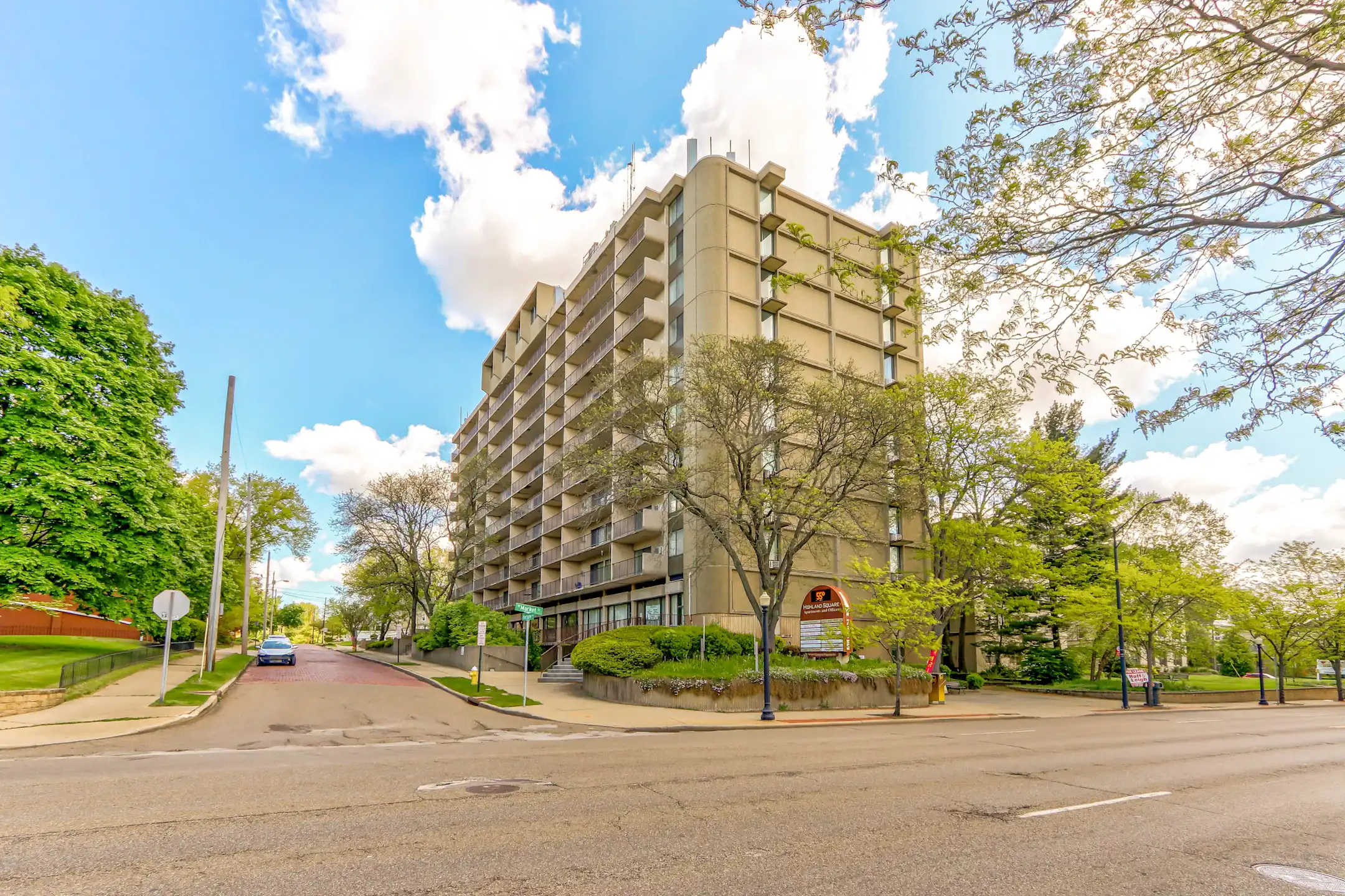 Highland Square Apartments Akron, OH 44303