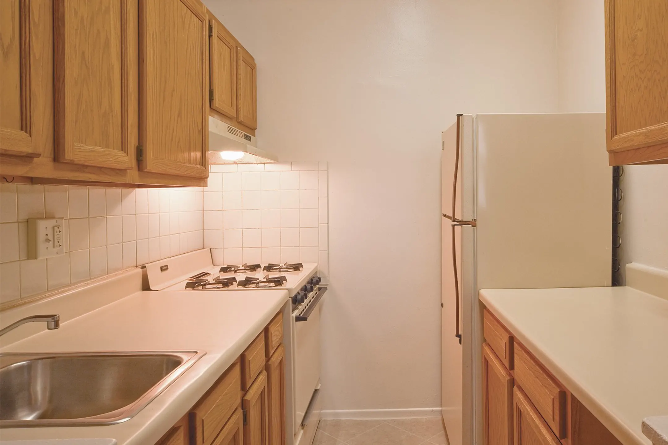 Kitchen - Chestnut Hall Apartments - Philadelphia, PA