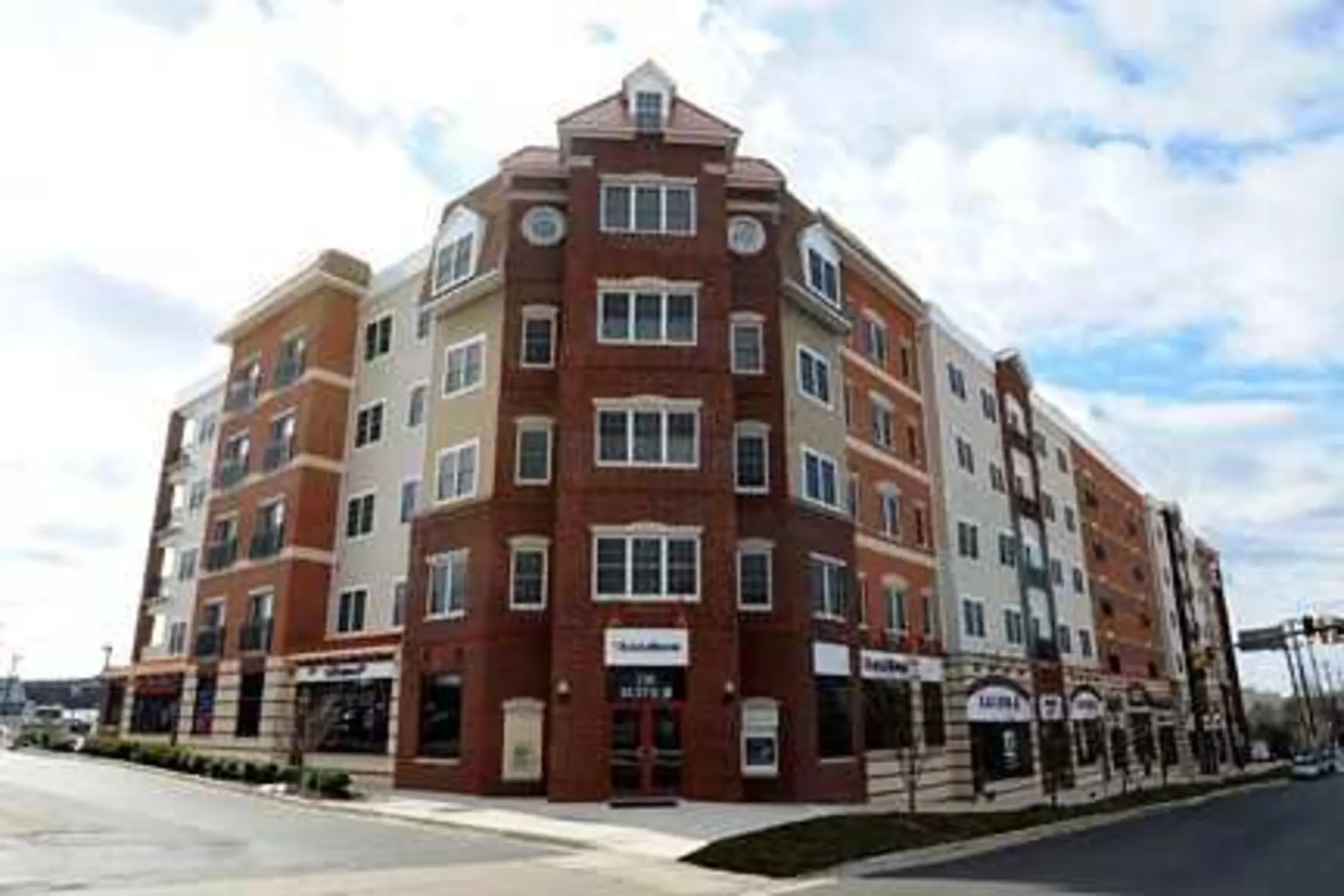 Building - The Residences at Rollins Ridge - Rockville, MD