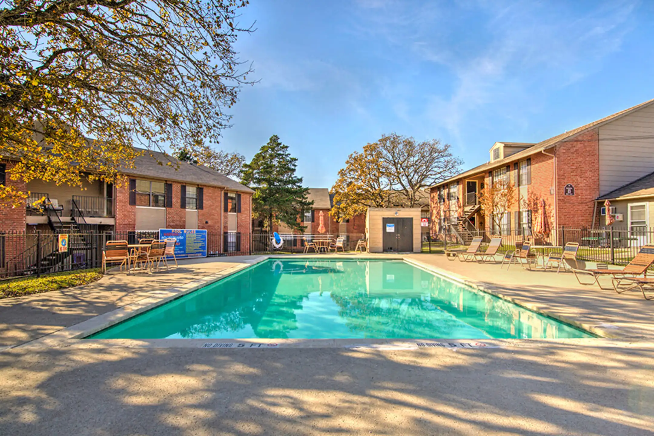 Rolling Oaks Apartments 400 Rolling Oaks Dr Giddings, TX Apartments