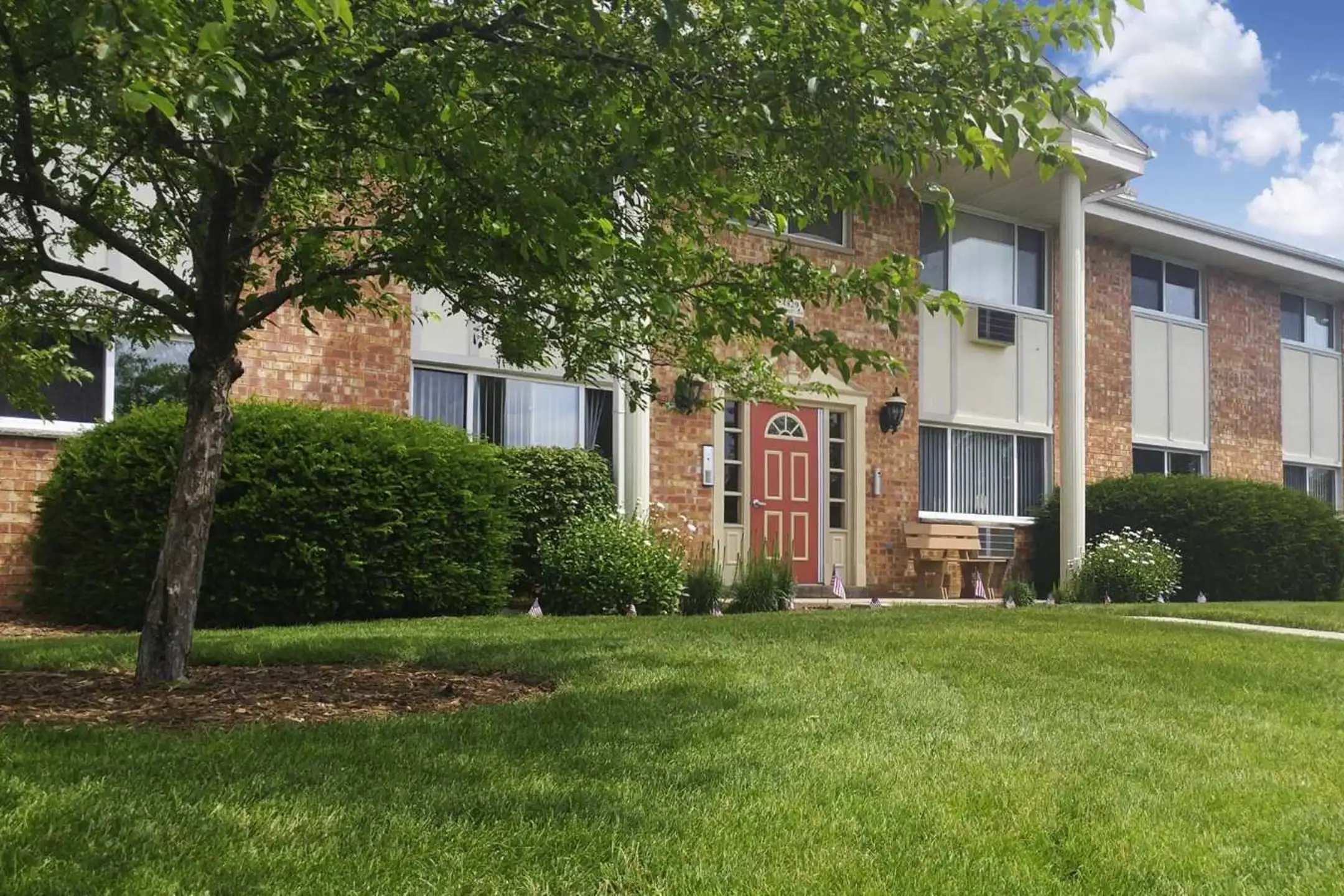 Building - Village in the Park - Greendale, WI